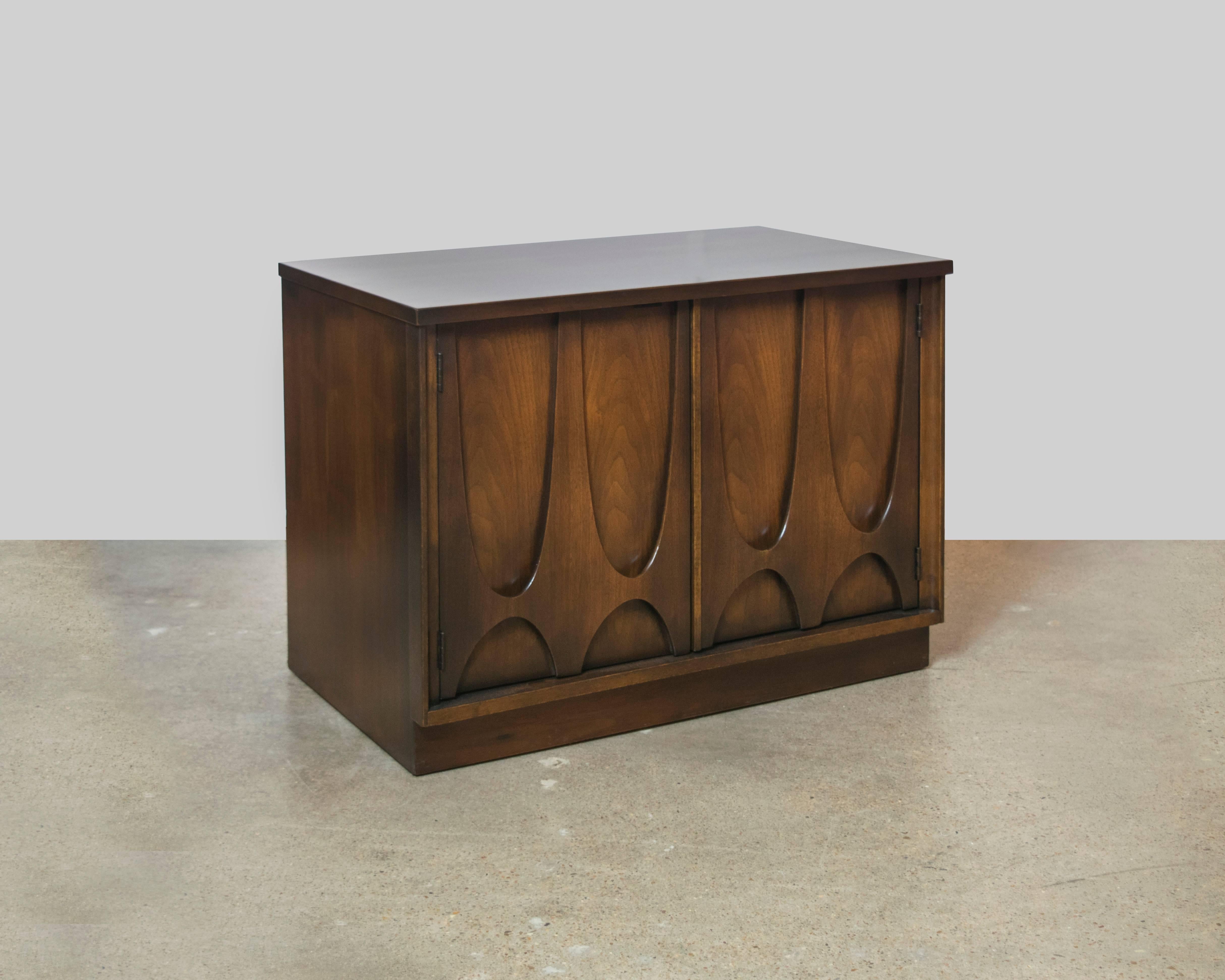 broyhill nightstand discontinued