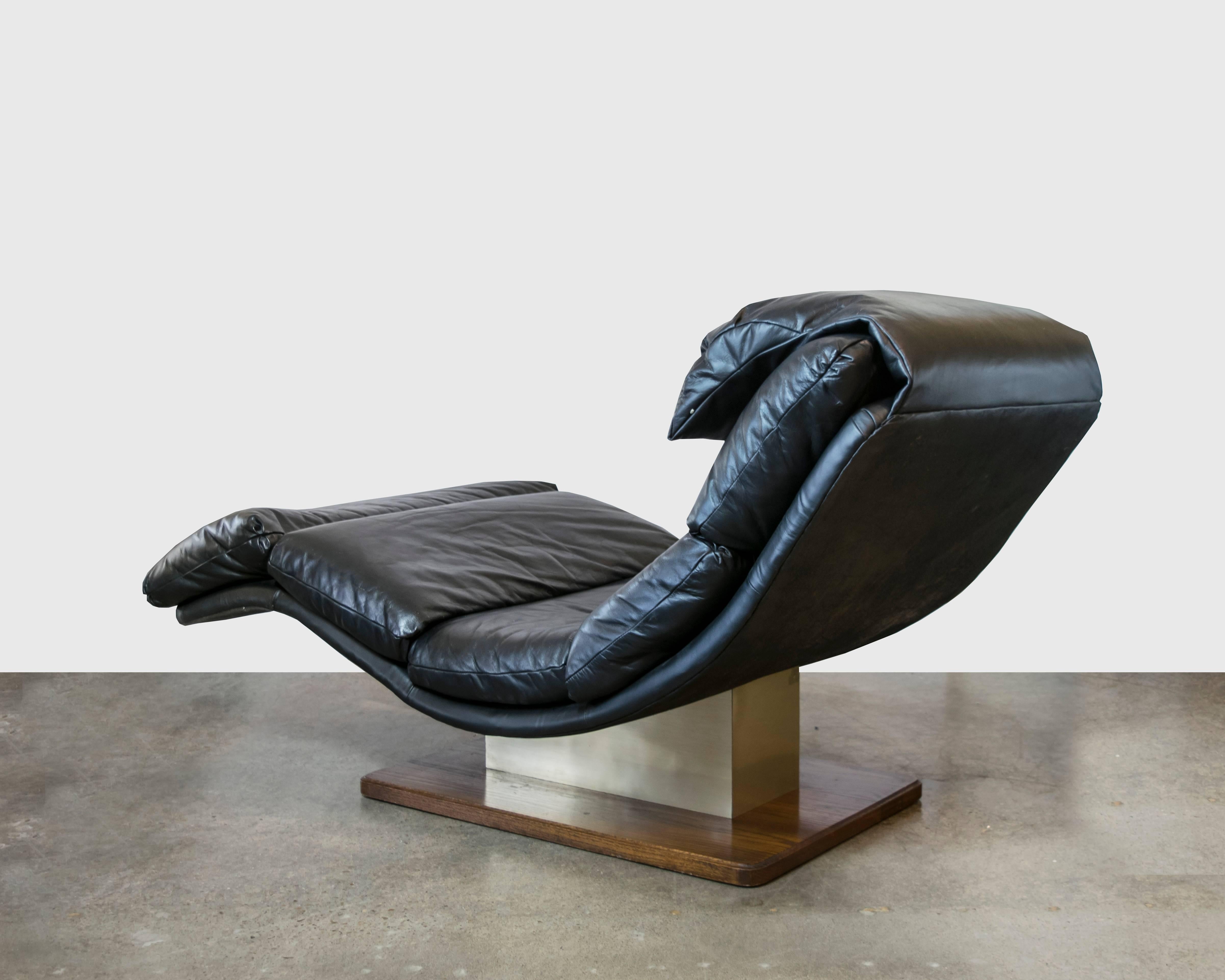American Black Leather Chaise Longue in the Style of Milo Baughman
