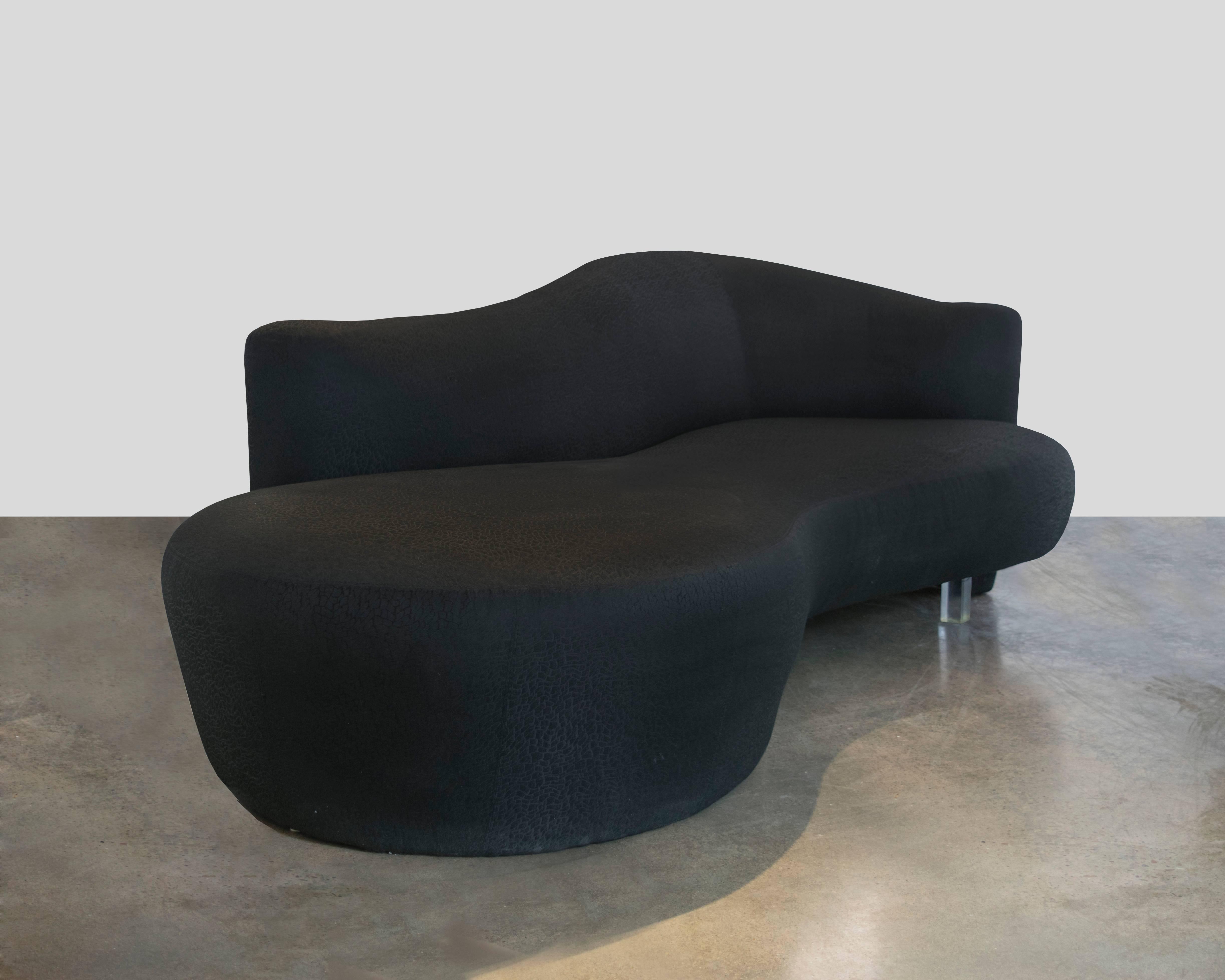 Mid-Century Modern Sensuous Black Serpentine Sofa with Lucite Leg in the Style of Vladimir Kagan For Sale