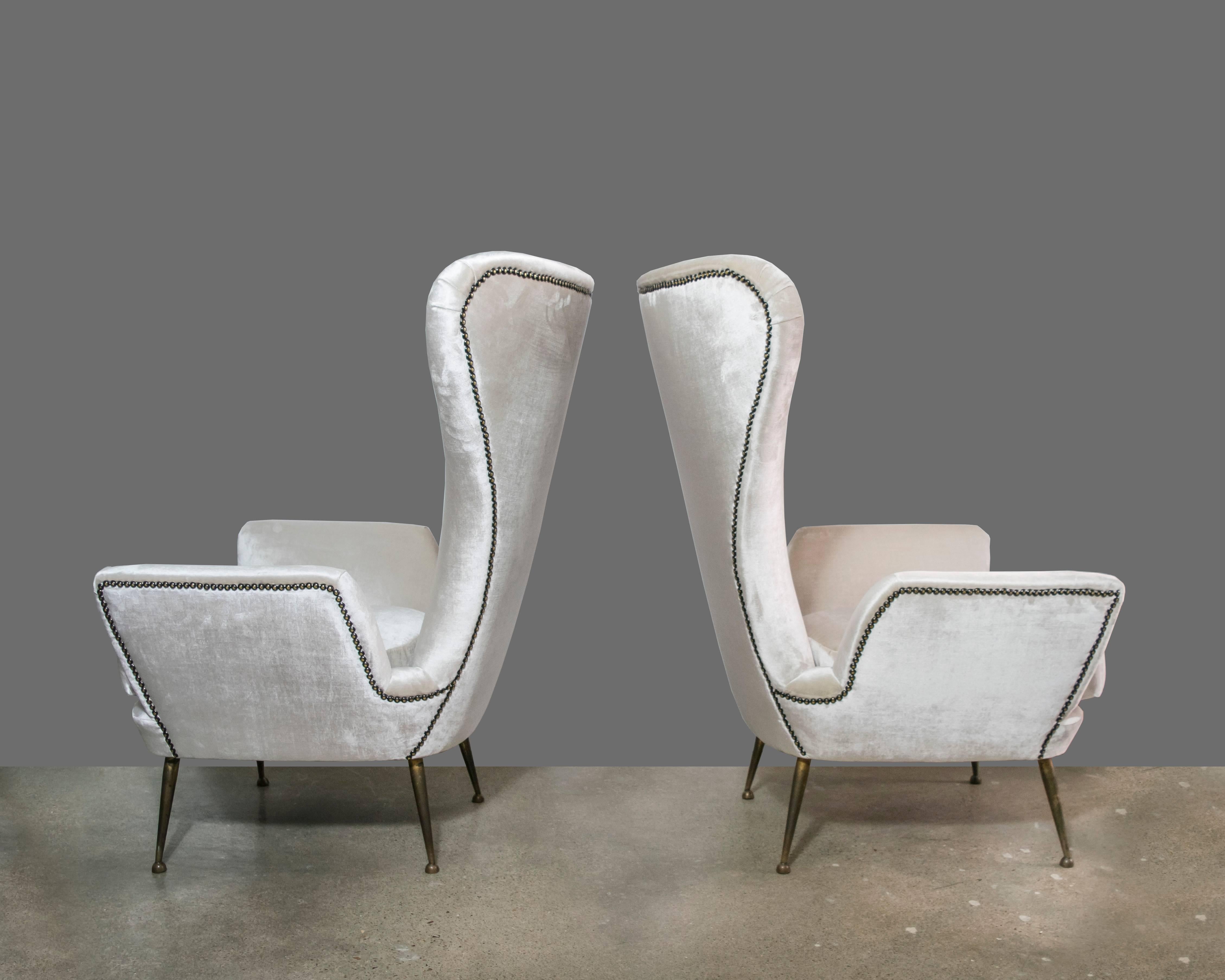 Mid-Century Modern Pair of Paolo Buffa High Back Italian Chairs in Cream Velvet For Sale