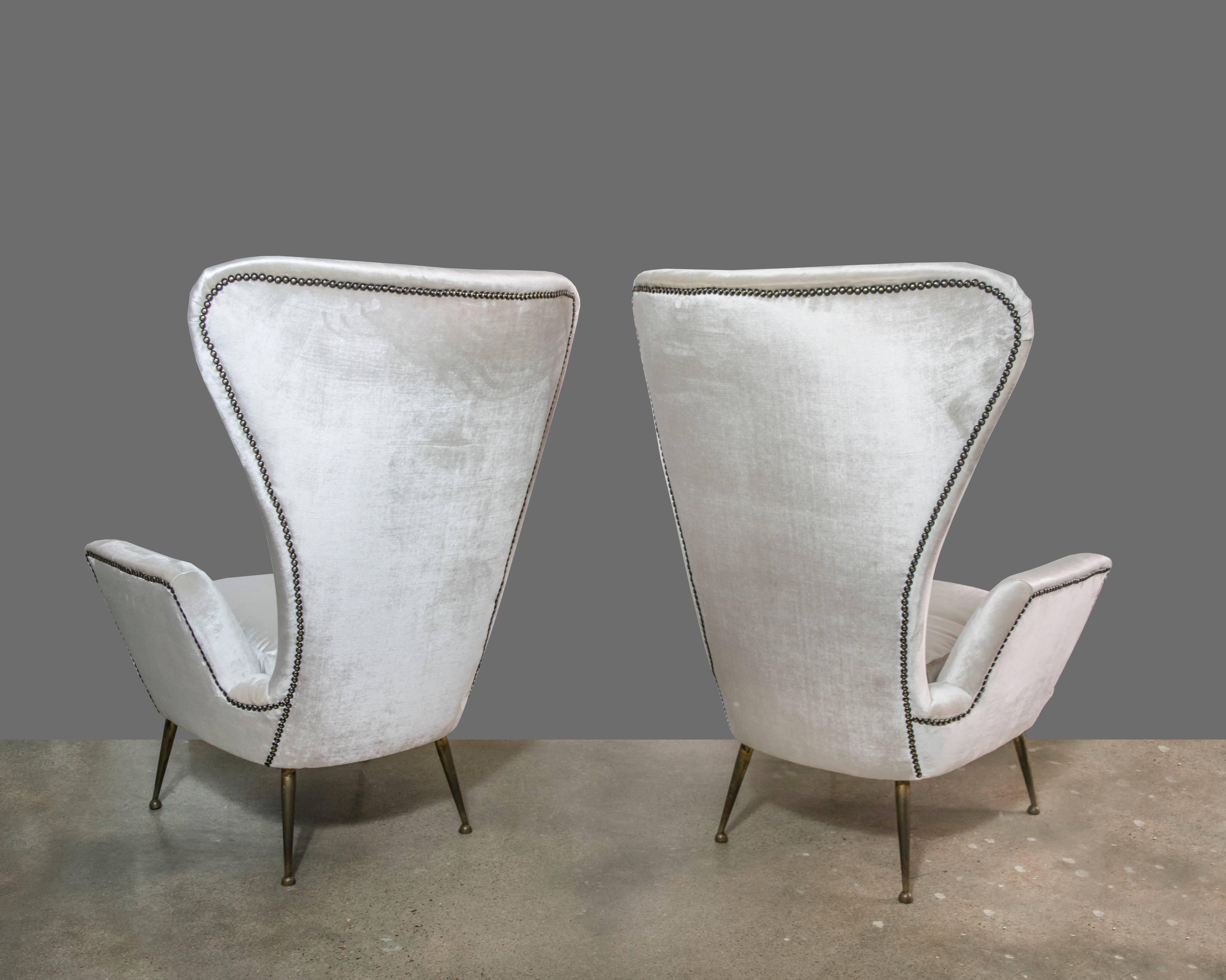 Pair of Paolo Buffa High Back Italian Chairs in Cream Velvet In Excellent Condition For Sale In Houston, TX