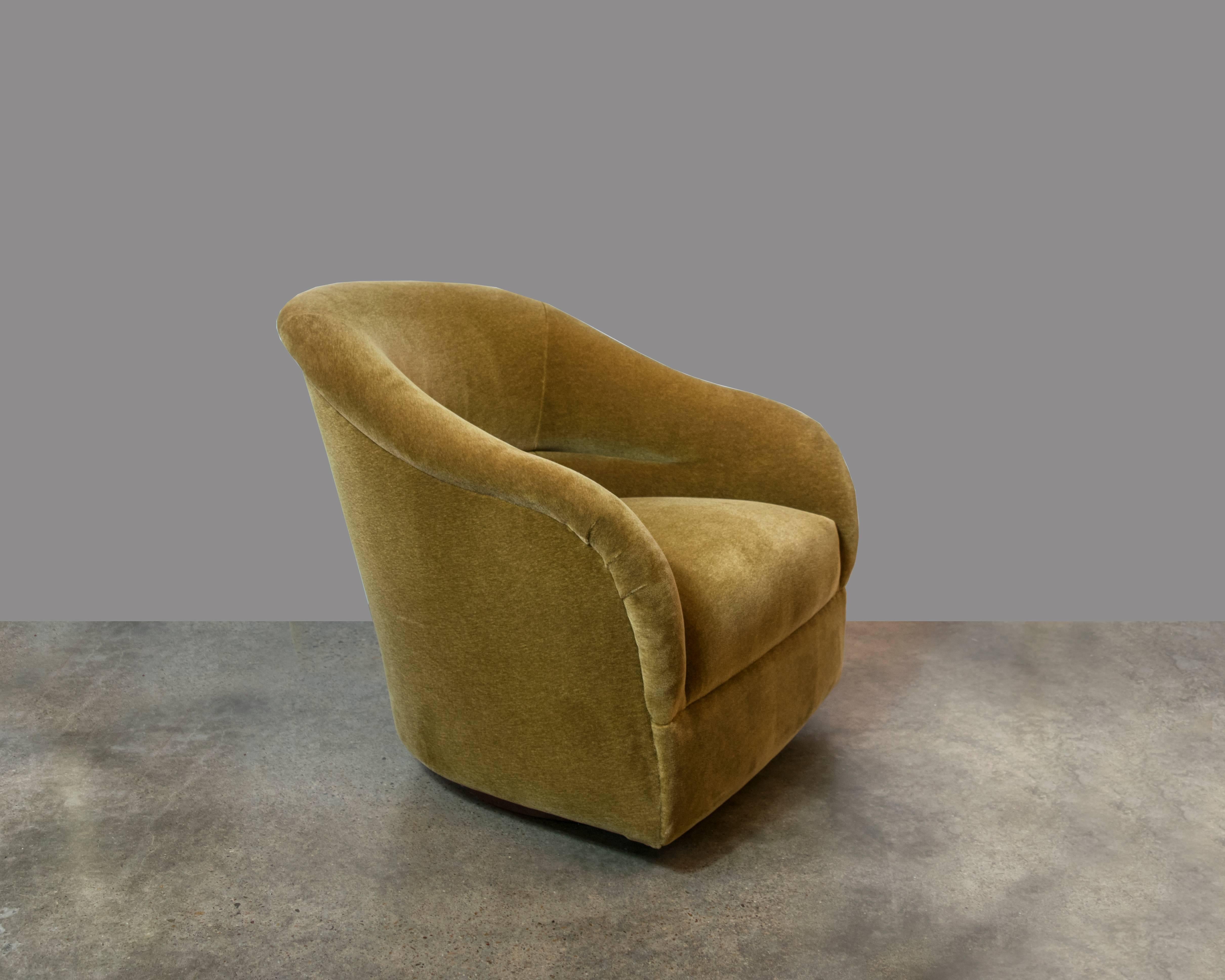 Mid-Century Modern Ward Bennett Swivel Chair in Donghia Mohair For Sale