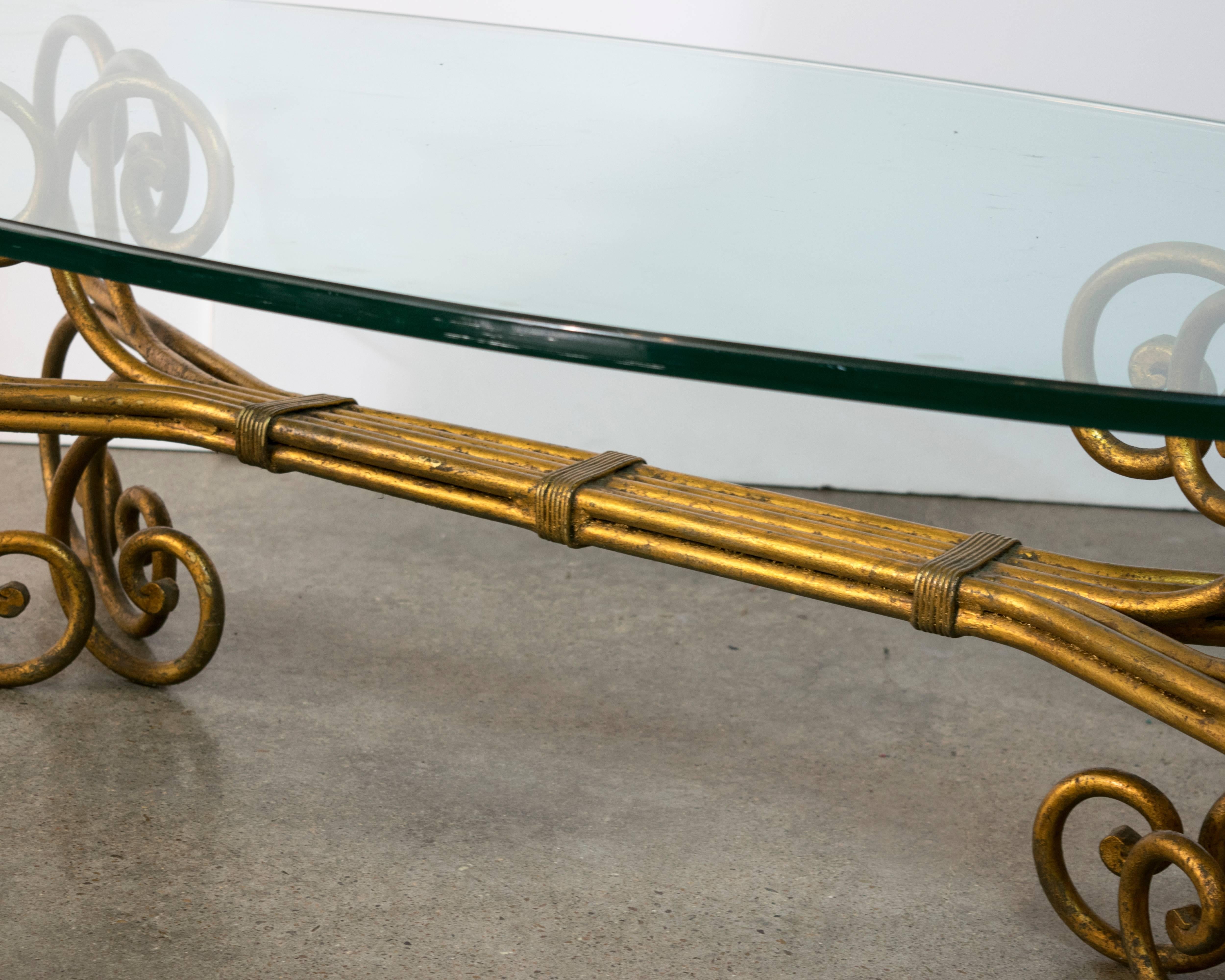 Mid-20th Century Hollywood Regency Gilded Gold Scroll Oval Coffee Table For Sale