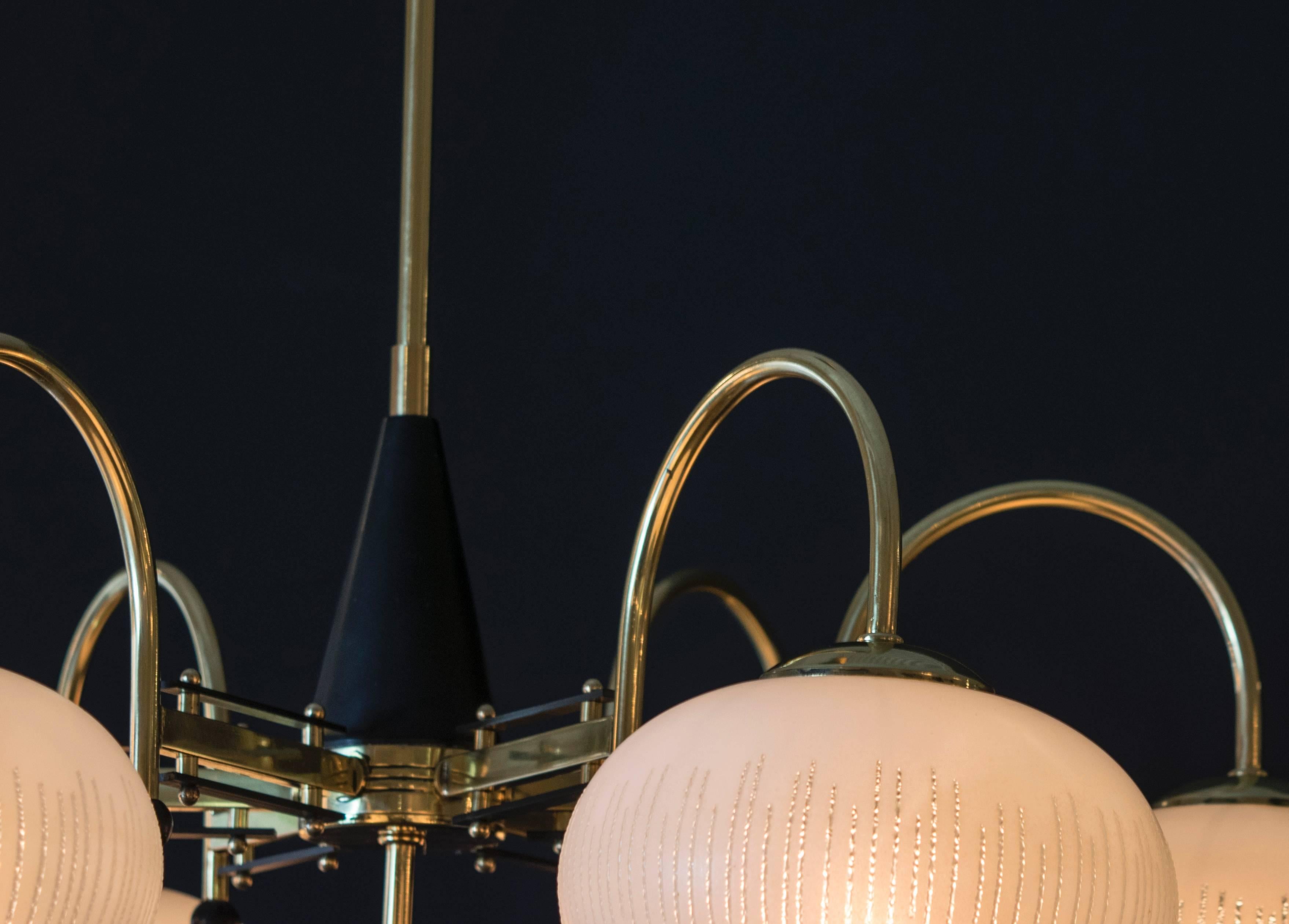 Mid-20th Century 1950s Brass and Black Enamel Italian Chandelier in the Style of Stilnovo For Sale