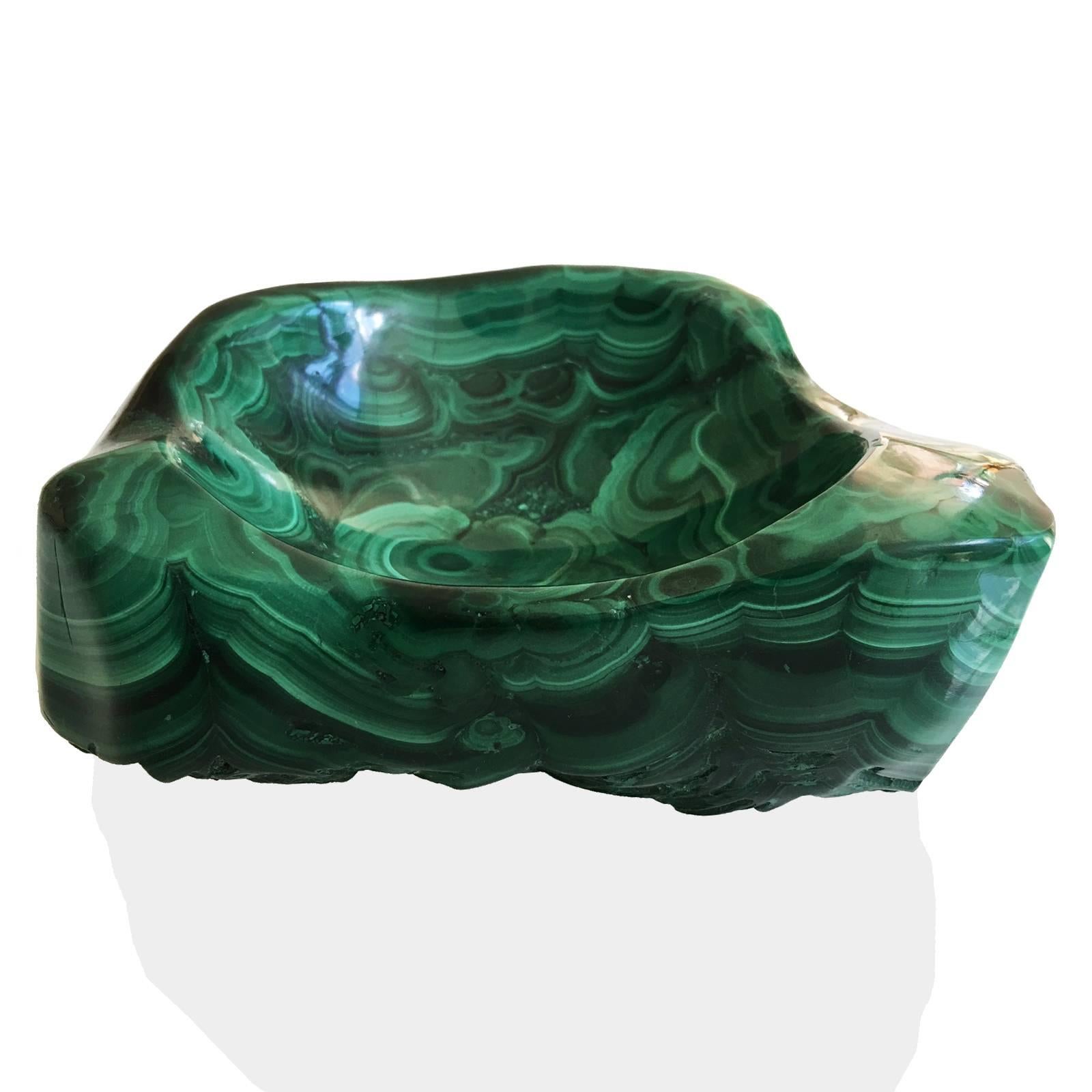 A spectacular piece of polished African malachite shaped as a bowl.
Great specimen with aesthetic pattern, good color and high contrast.