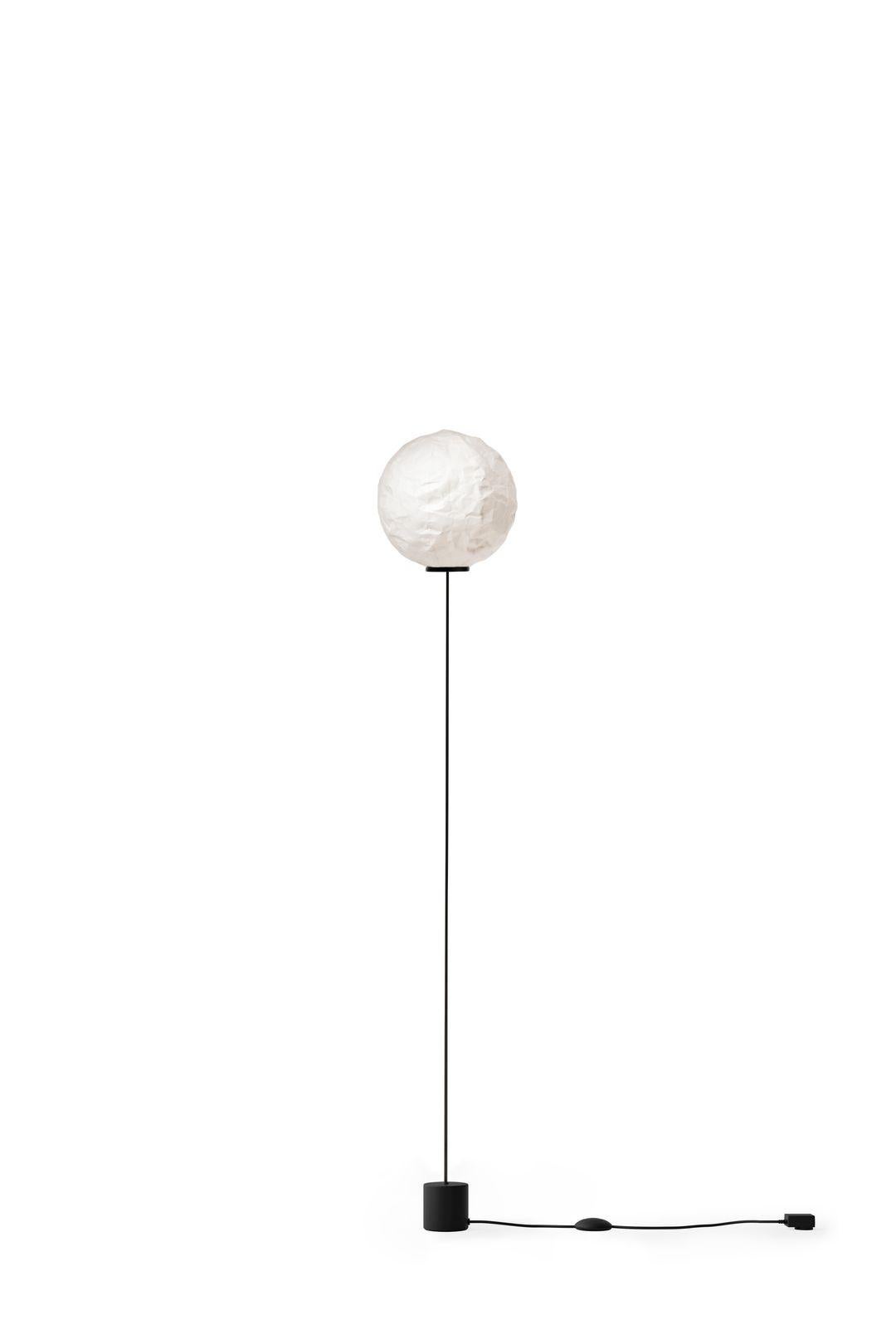 Floor lamp in four variations providing diffused light. Removable Japanese Washi paper shade to be inflated at installation – can be topped up with air periodically. Minimal fixings mount a 6mmflexible carbon-fibre rod that will bend and spring back