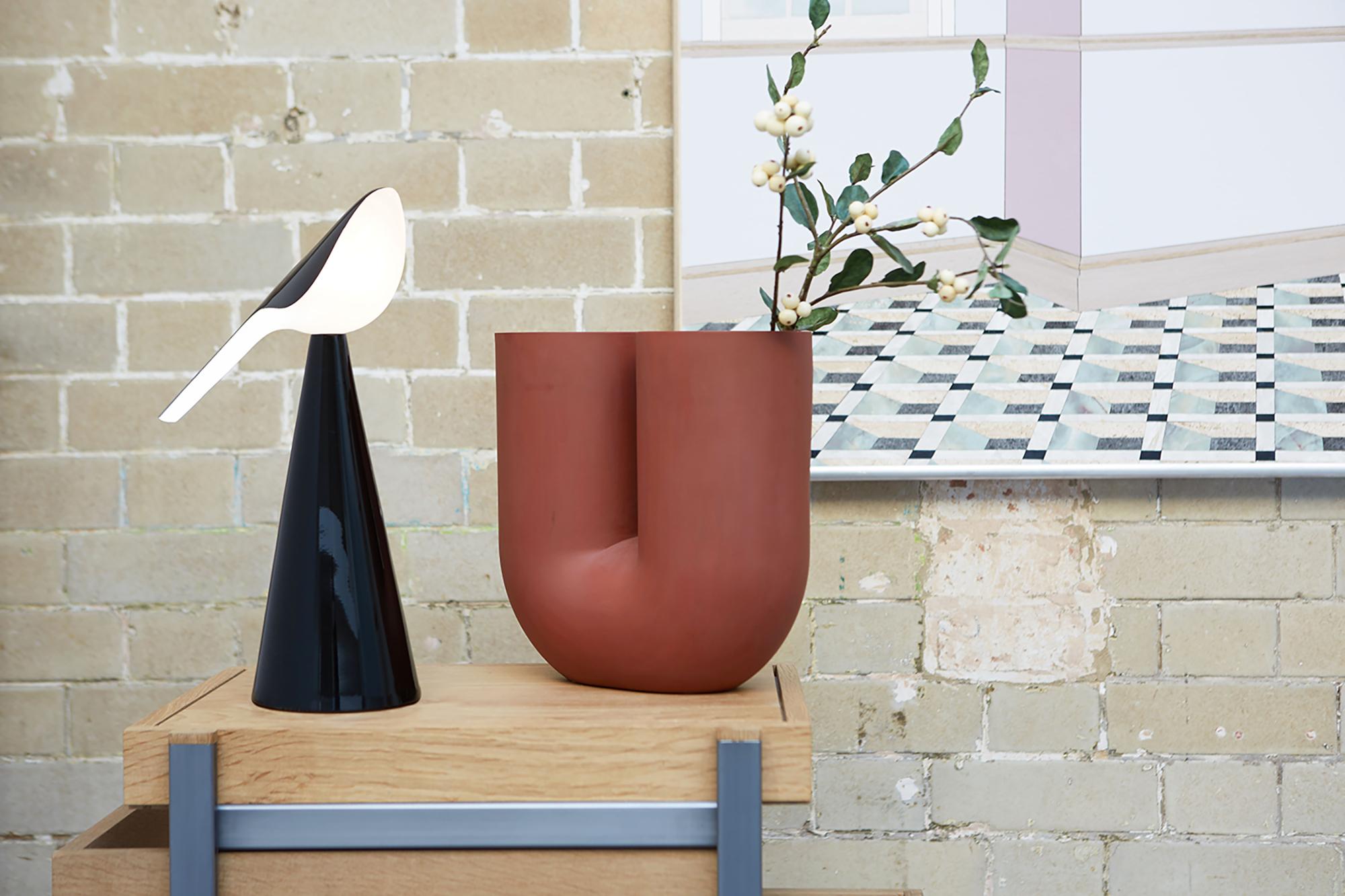 Tiki, T2 H300, Led mit Batterie, weiß, von Established & Sons Nao Tamura (21. Jahrhundert und zeitgenössisch) im Angebot