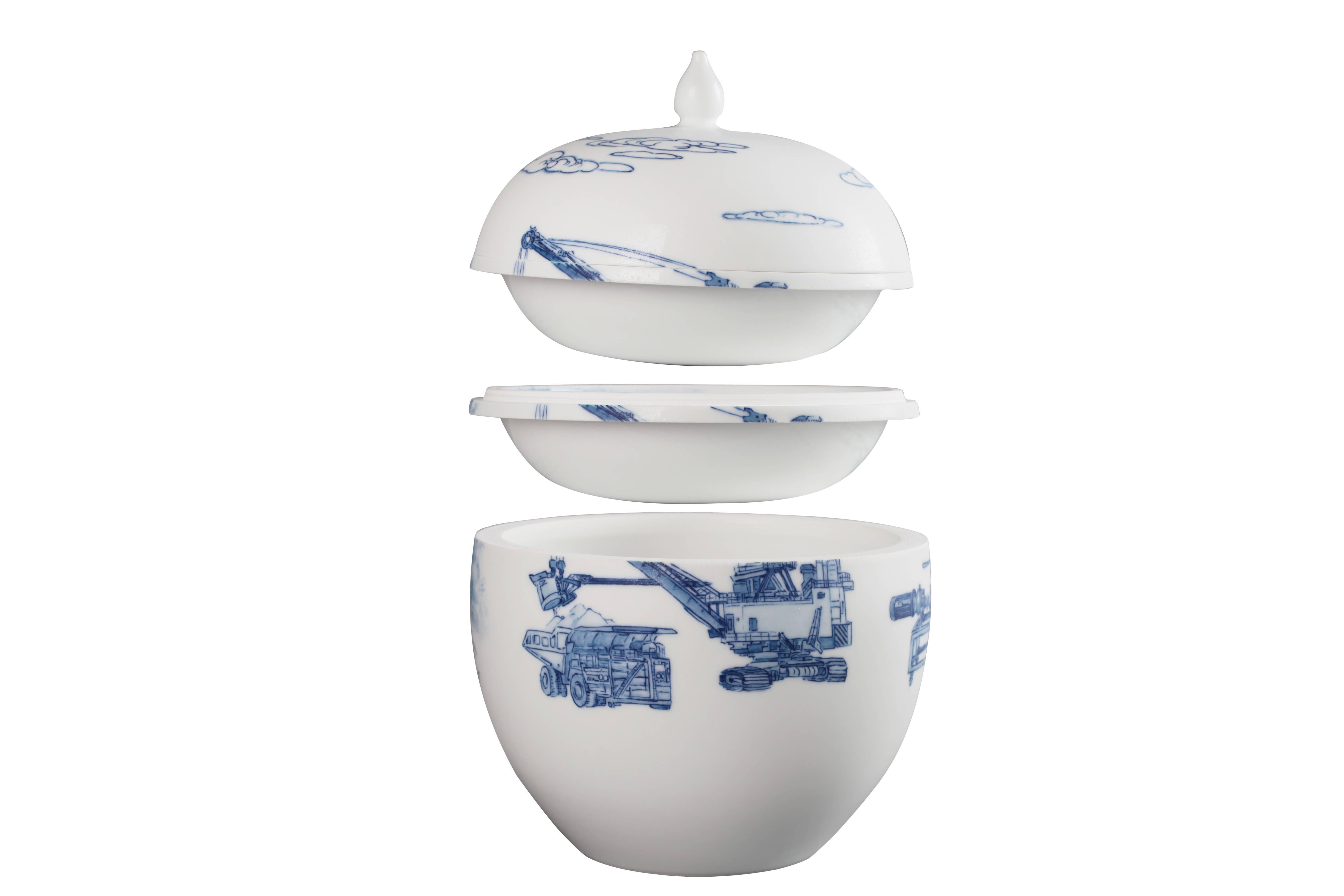 The Kaolin mine made Jingdezhen great and empowers Jingdezhen porcelain with superior white quality and translucent substance. The traditional miners study the structure of rock strata and mining without destroying the natural environment. After