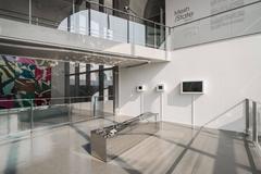 Hochglanzpolierte lange edelstahlbank Indoor Outdoor by Zhoujie Zhang