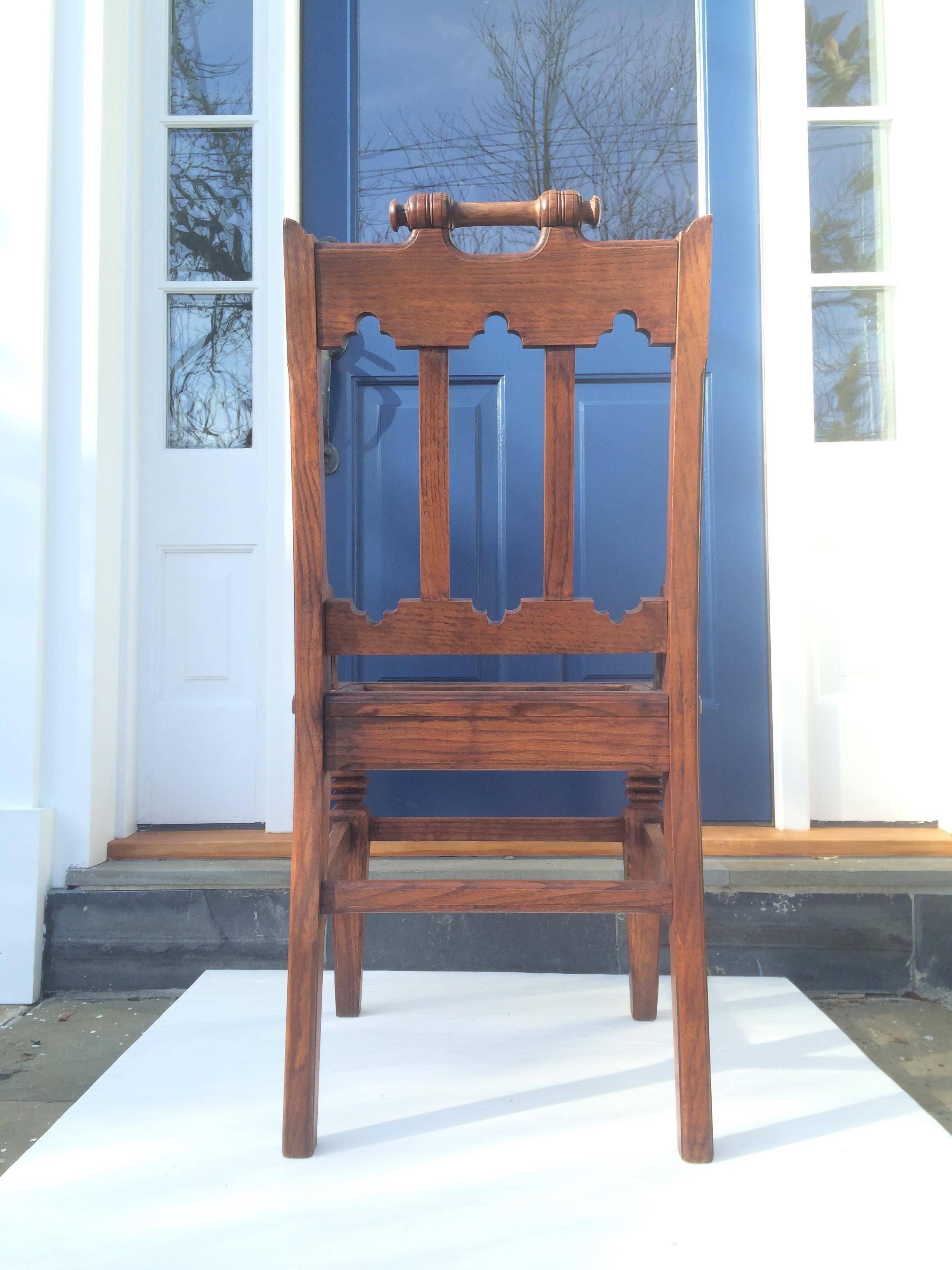 English Oak Chair In Good Condition In Southampton, NY