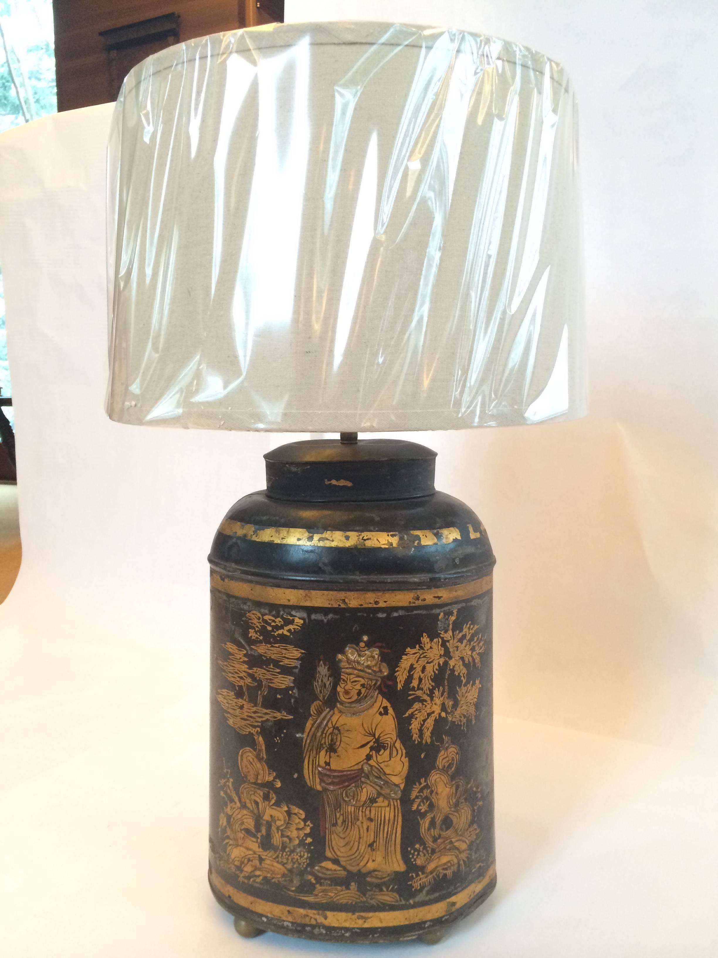19th century English tole tea canister lamp in the chinoiserie style. 

Dimensions: 28