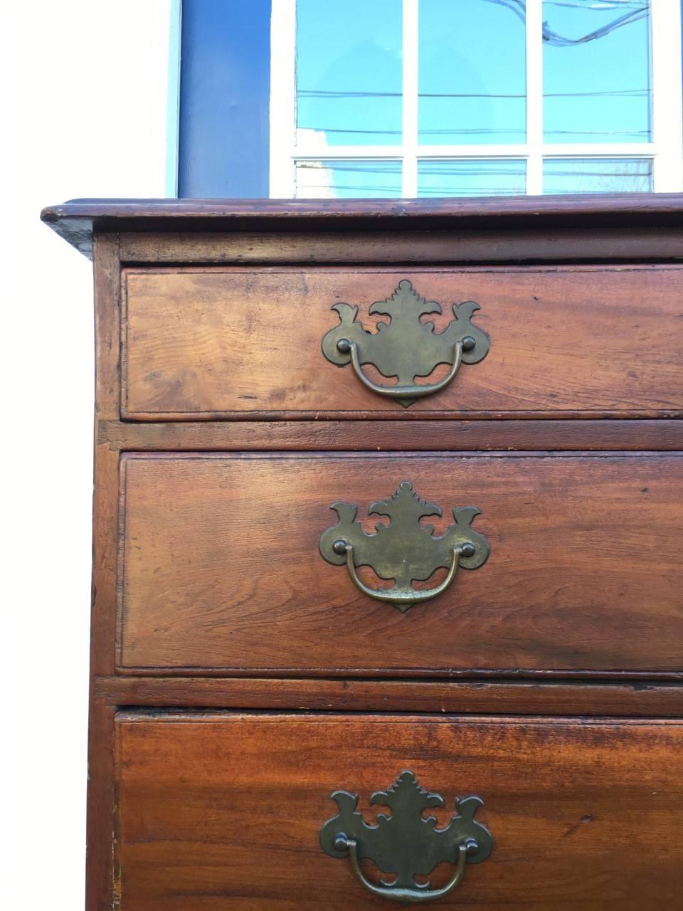 American 18th Century Chippendale Graduated Drawer Chest For Sale