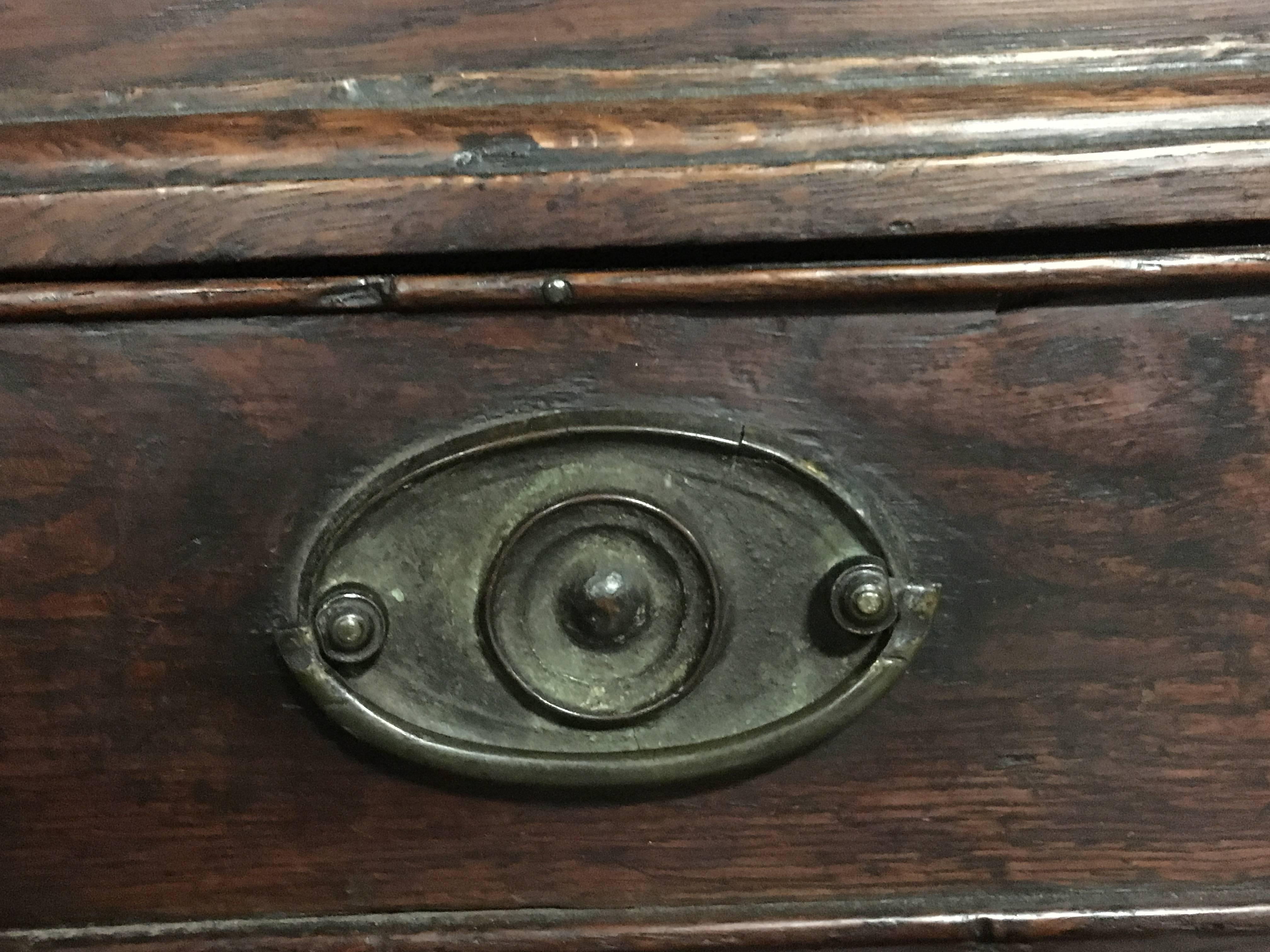 Early 19th Century Scottish Chest In Good Condition In Southampton, NY