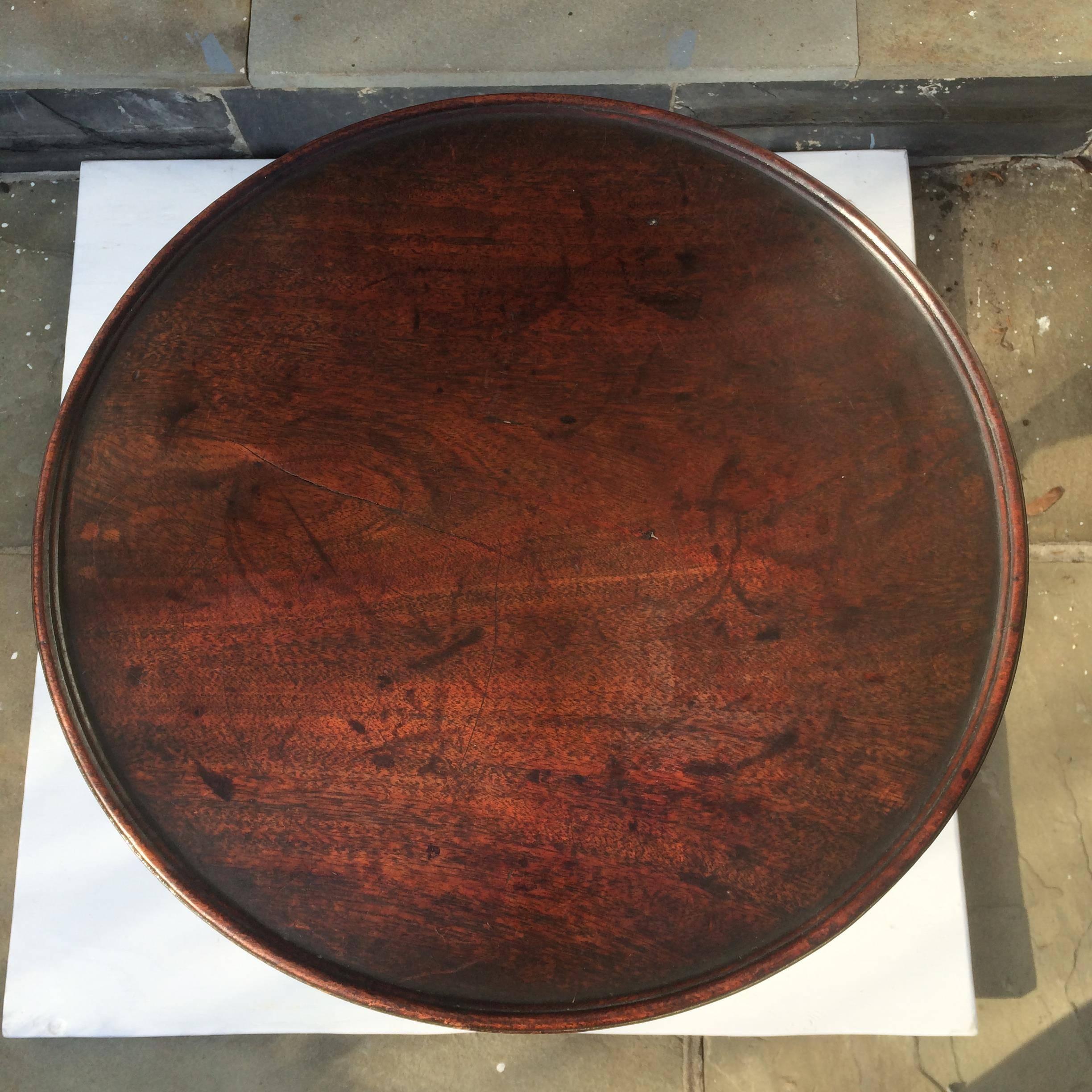 George III English Mahogany Tilt-Top Dish Table In Excellent Condition In Southampton, NY
