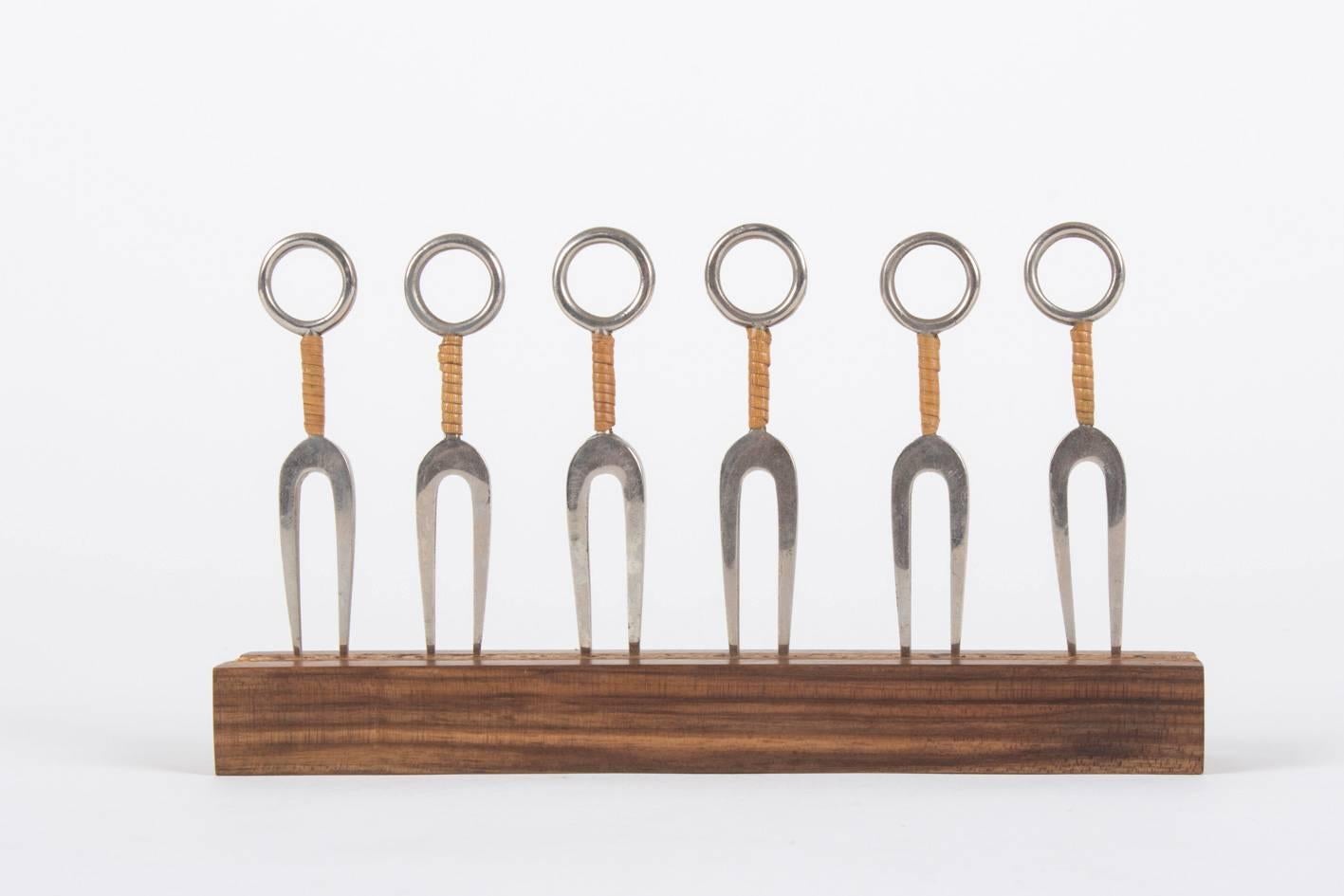 This striking set consists of the walnut and cork filled holder bar and the six nickel-plated and rattan wrapped handles. Designed and executed by the Auböck workshop Vienna, circa 1950s.