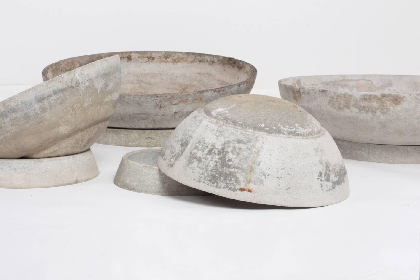 Set of Four Beautifully Weathered Eternit Mid-Century Concrete Planters In Excellent Condition For Sale In Vienna, Vienna