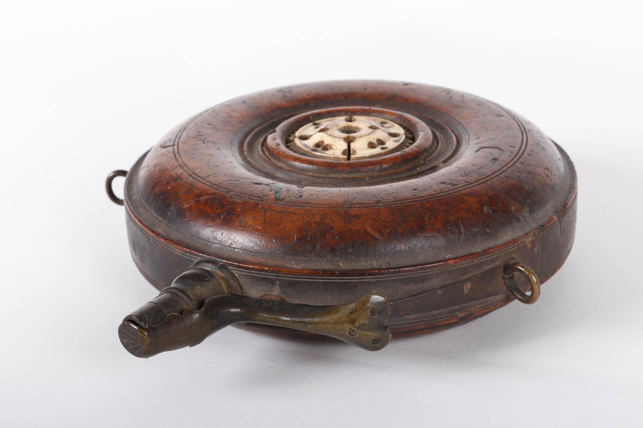 Probably made in Nuremberg or Augsburg, made of turned burl wood with
beautiful brown color, iron and horn.