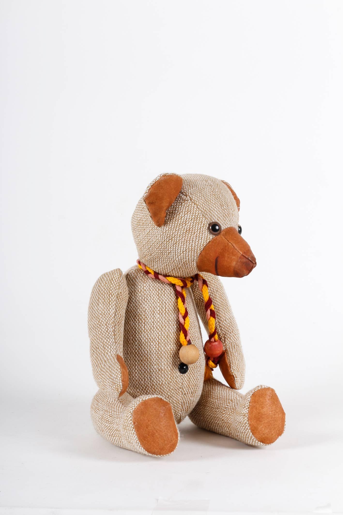 A buzzing bear made by Renate Müller just before her retirement.
Dated 2/9/2009 and signed on the back.

Please find our other listings of toys by Renate Müller.