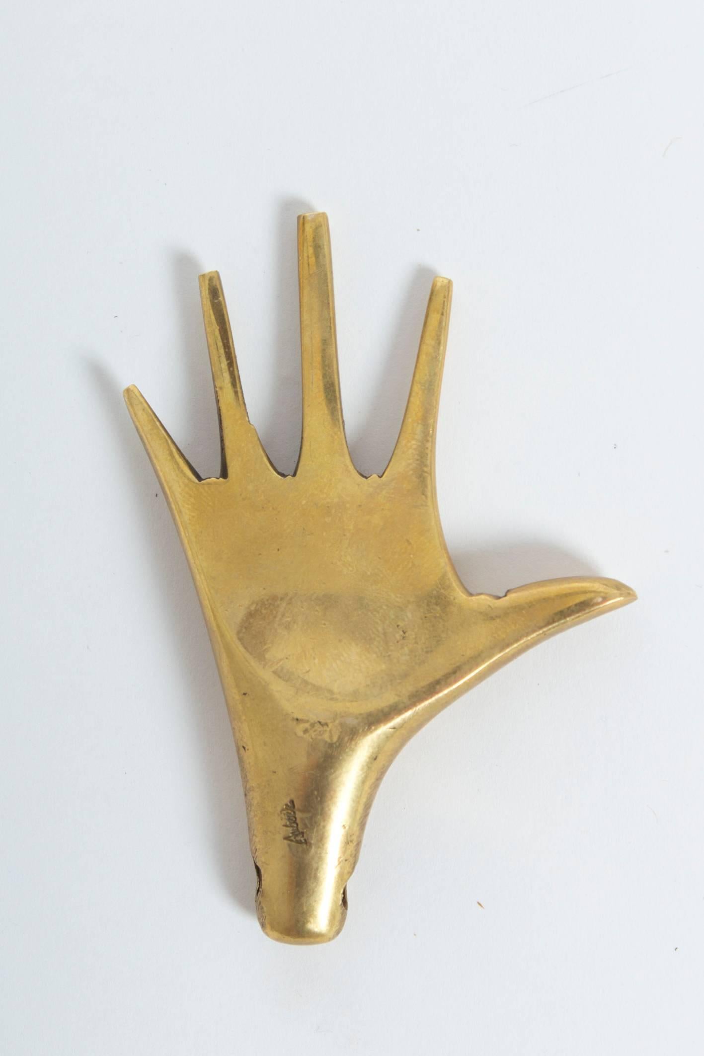 This iconic piece of brass stands for most of the humoristic pieces the Auböck workshop produced over four generations, indeed a rare find! It was once attached to a leather strap which was unfortunately not preserved.