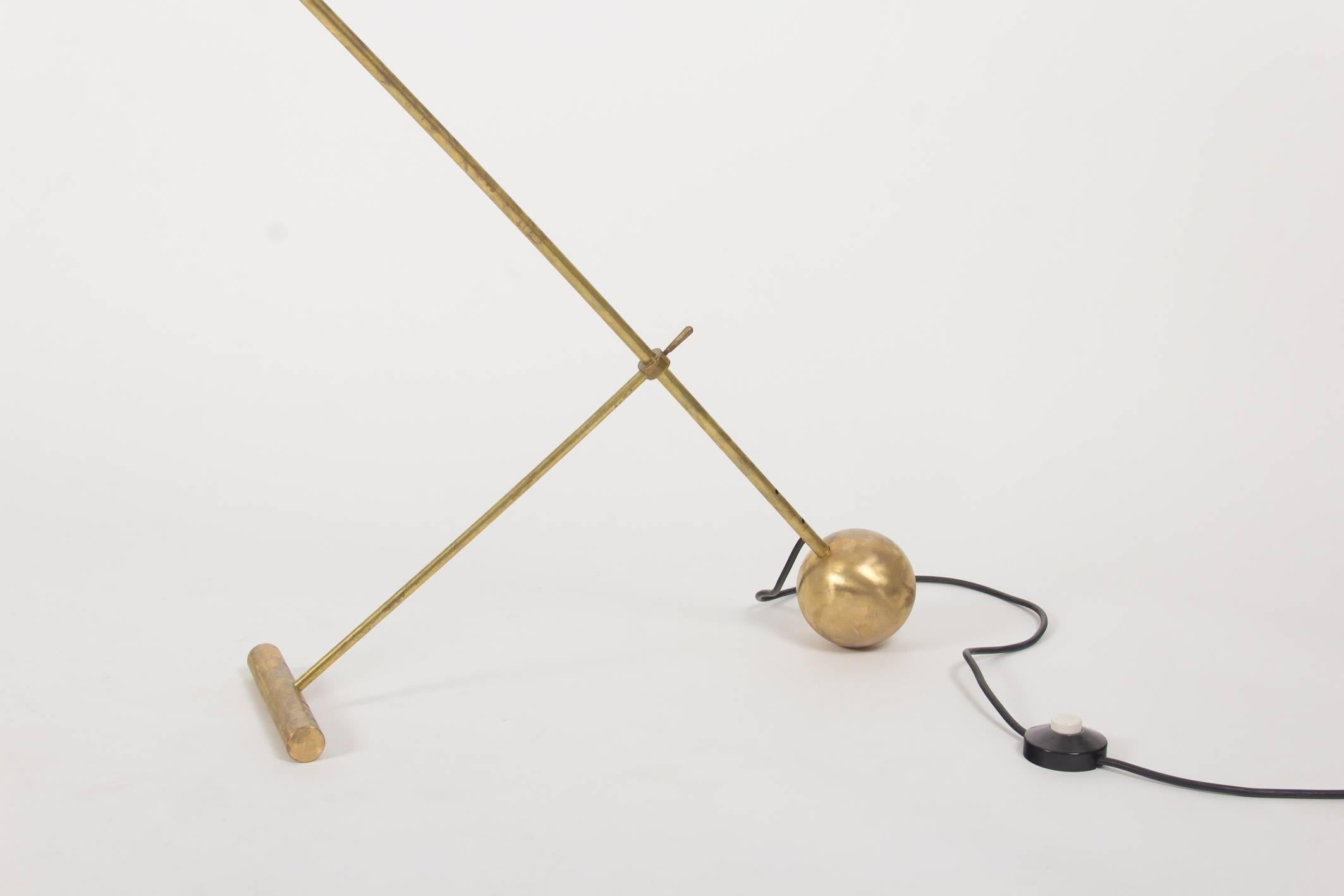 Brass Striking Italian Mid-Century Stilnovo Floor Lamp