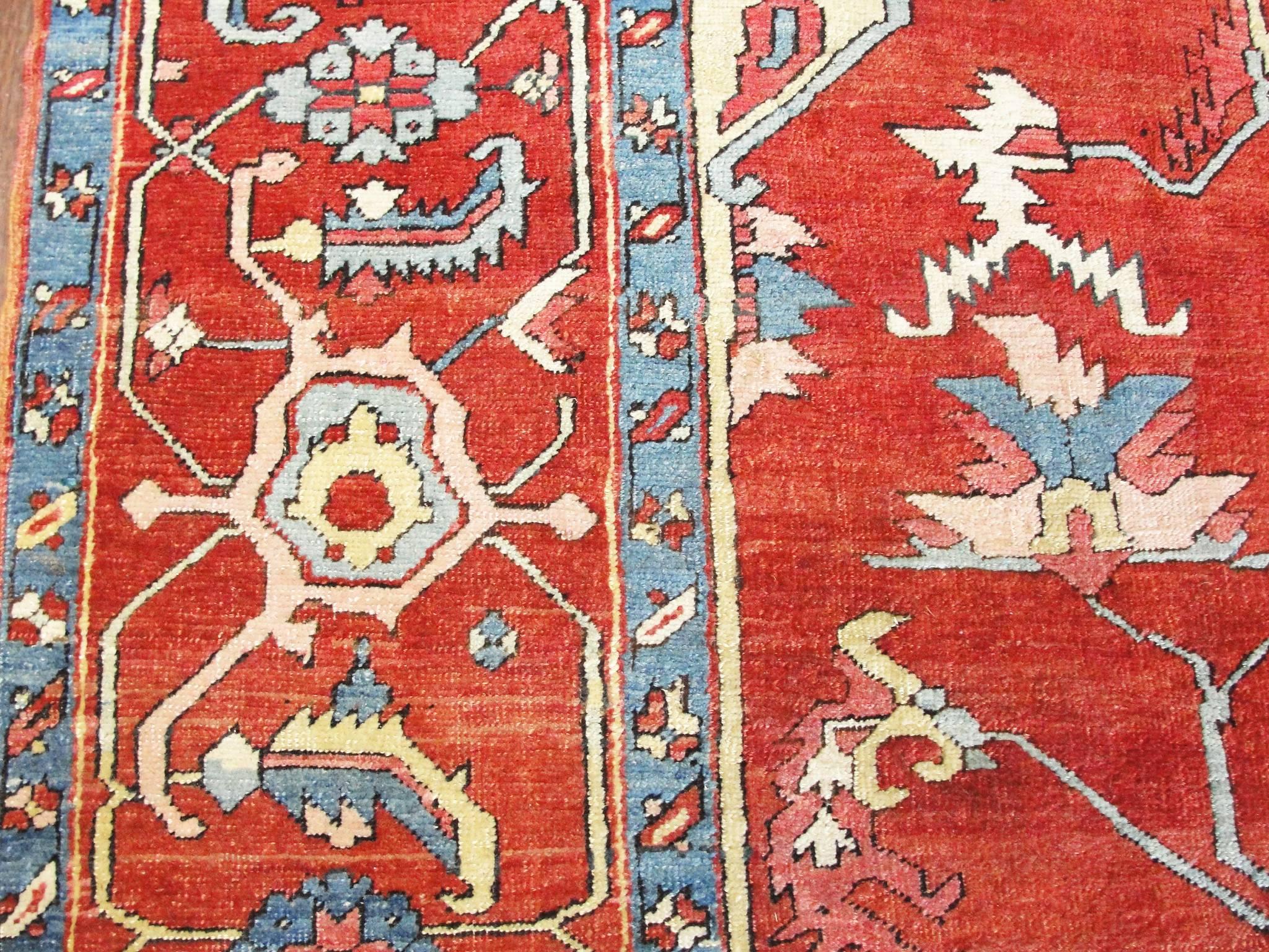 Perse Ce tapis Serapi ancien des plus merveilleux en vente