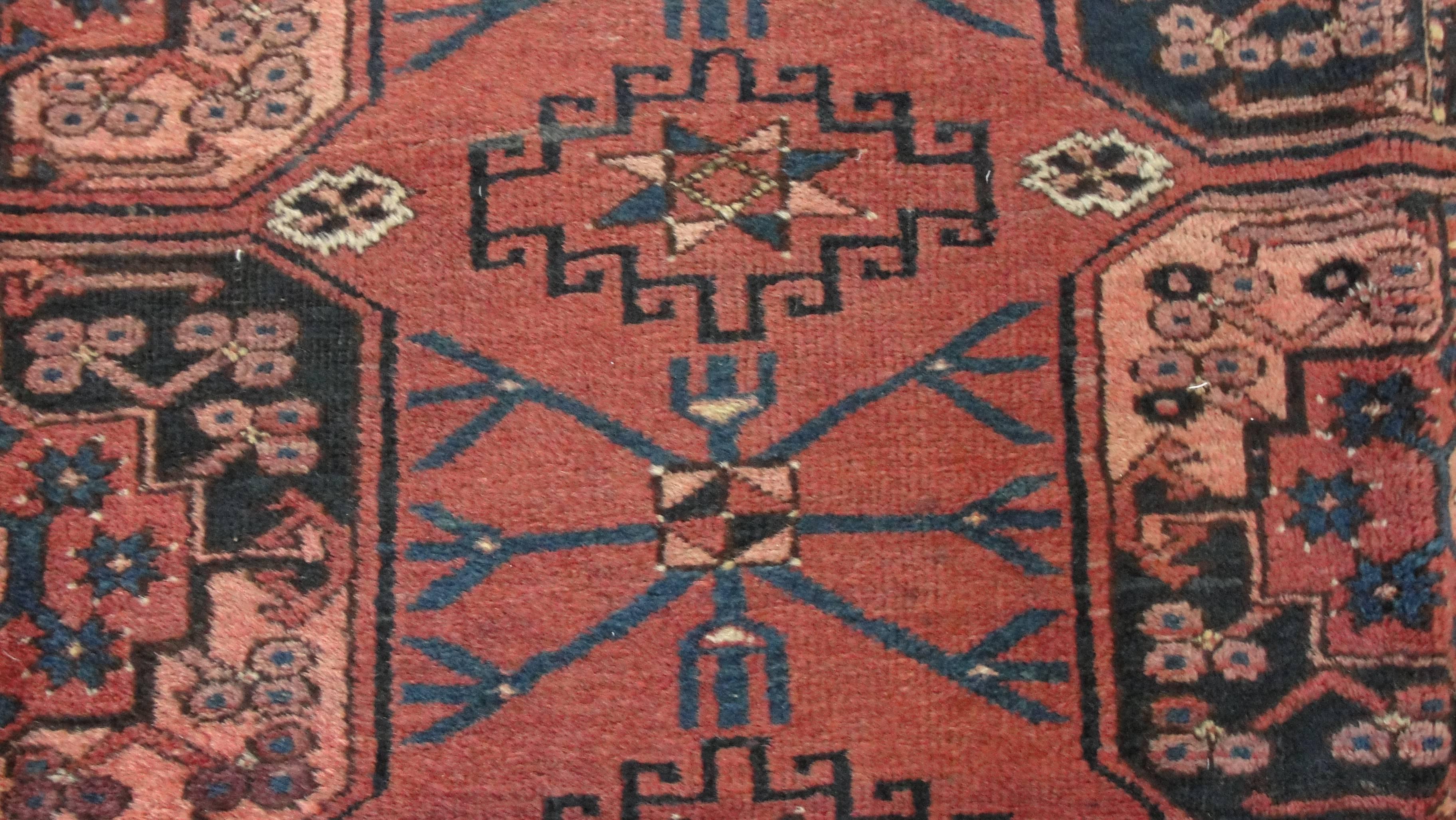 Antique Turkoman Ersari Carpet In Excellent Condition In Evanston, IL