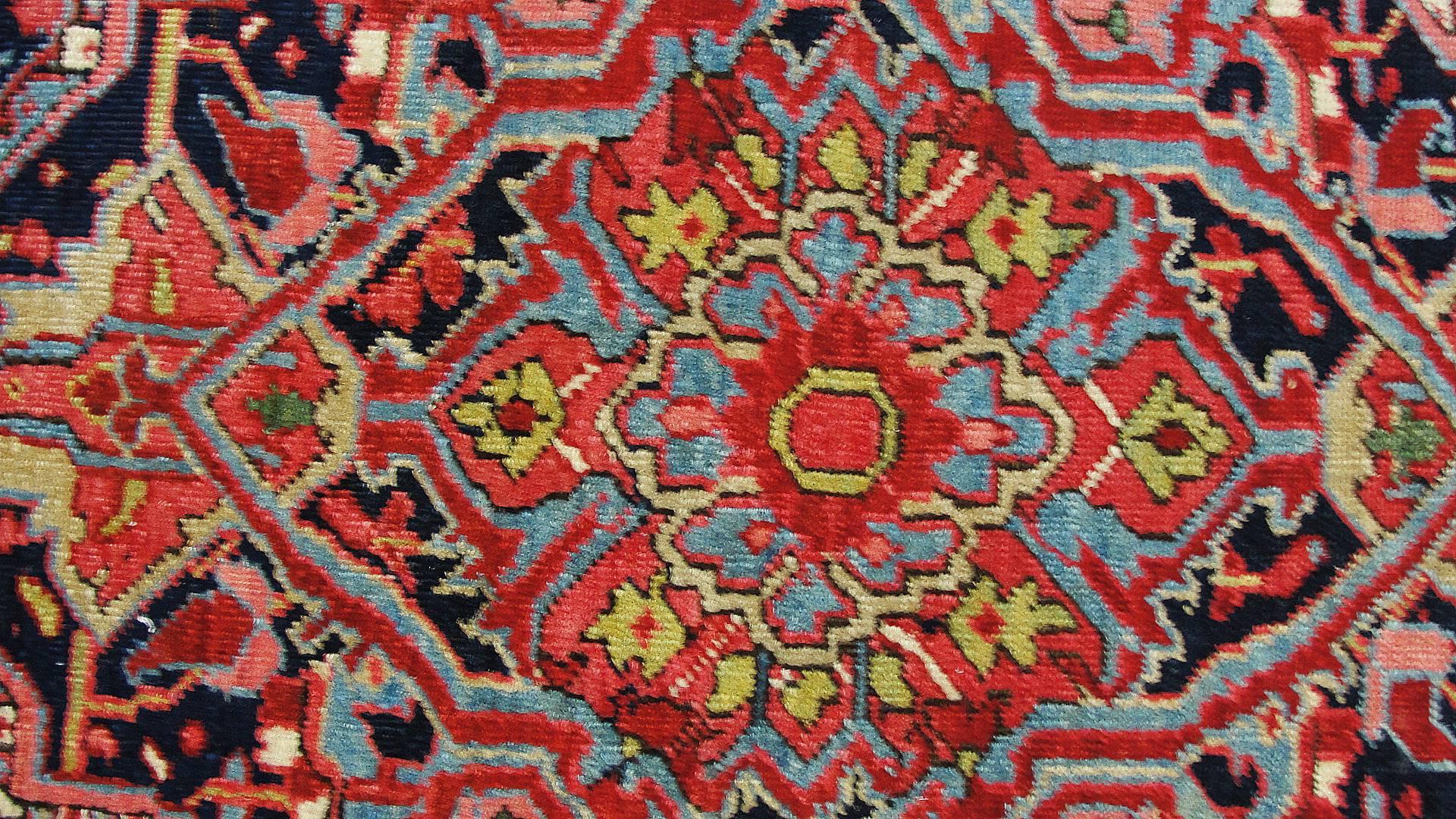 Amazing Antique Persian Heriz Carpet In Excellent Condition In Evanston, IL