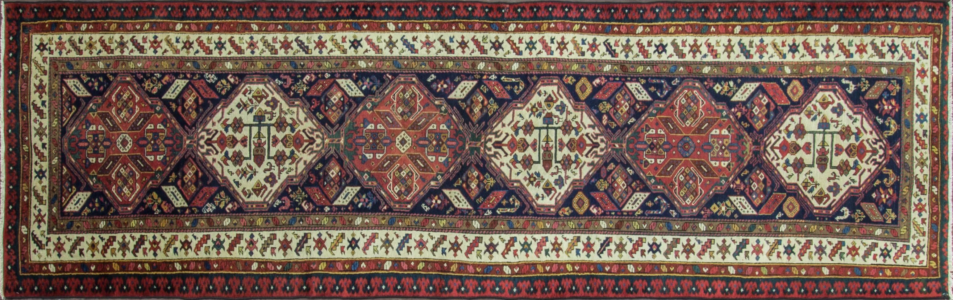 Bakshaish, Heriz Serapi.
Bakshaish rugs made in Persia, Bakshaish (Bakshaish or Bakhshaysh) rugs adapt the style and feeling of the finest smaller village or tribal rugs to the scale of room-size pieces. The drawing of Bakshaish rugs and carpets is