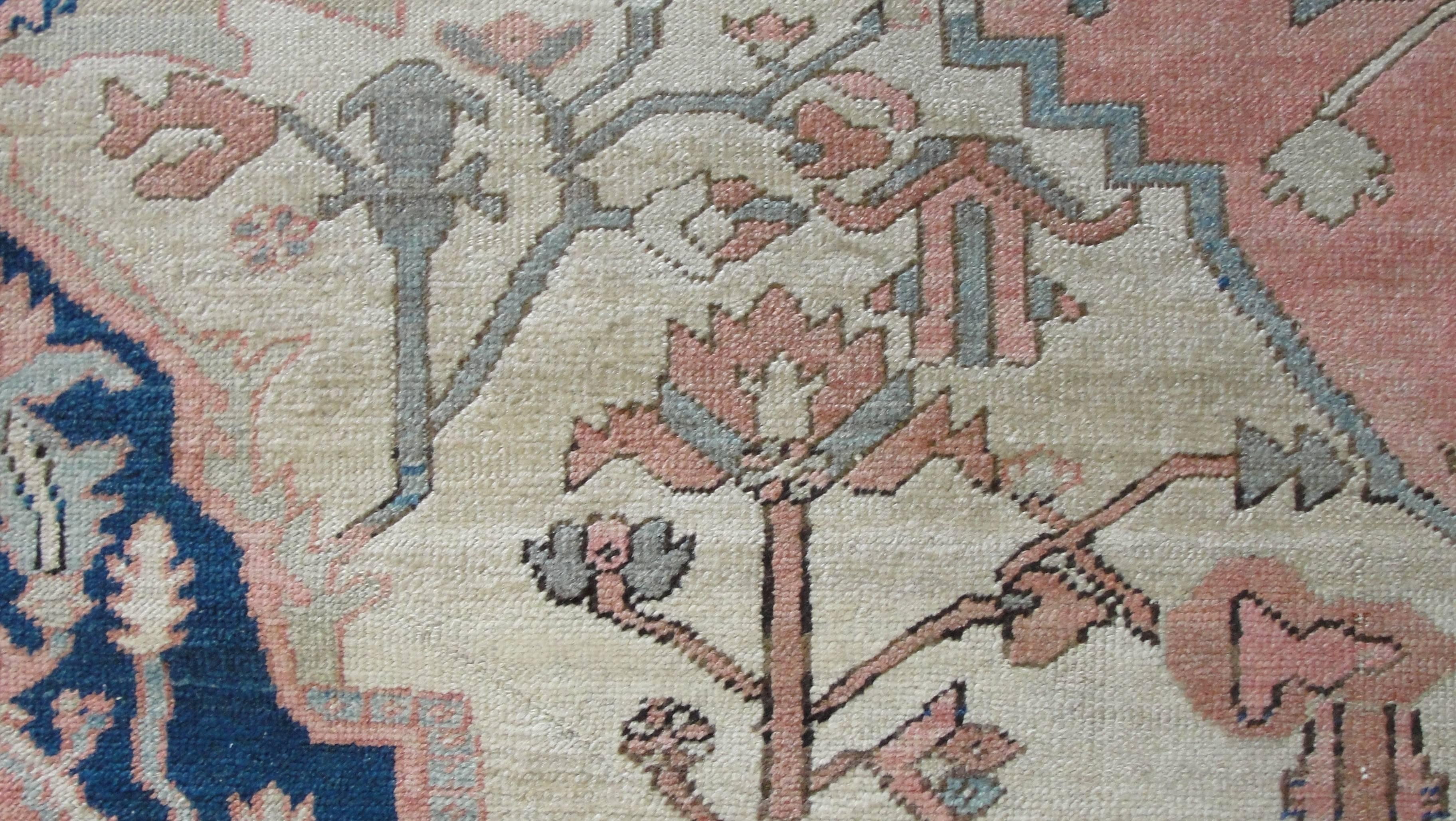 Antique Persian Serapi Carpet, Mid-19th Century In Excellent Condition For Sale In Evanston, IL