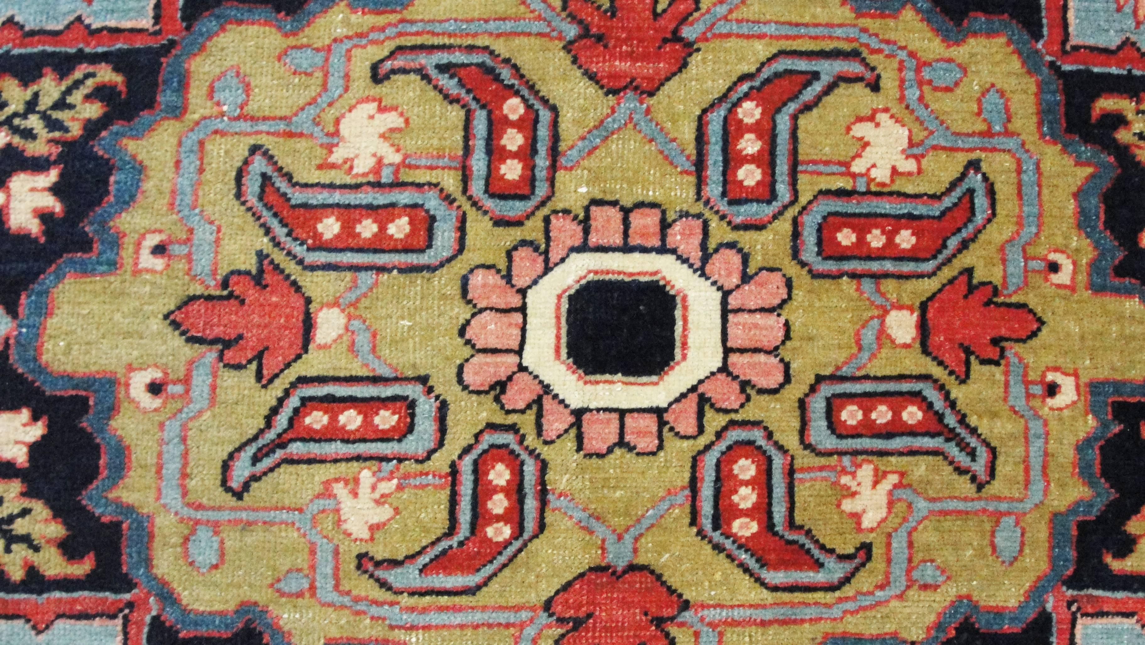 Antique Persian Serapi Carpet, Fine Quality For Sale 2