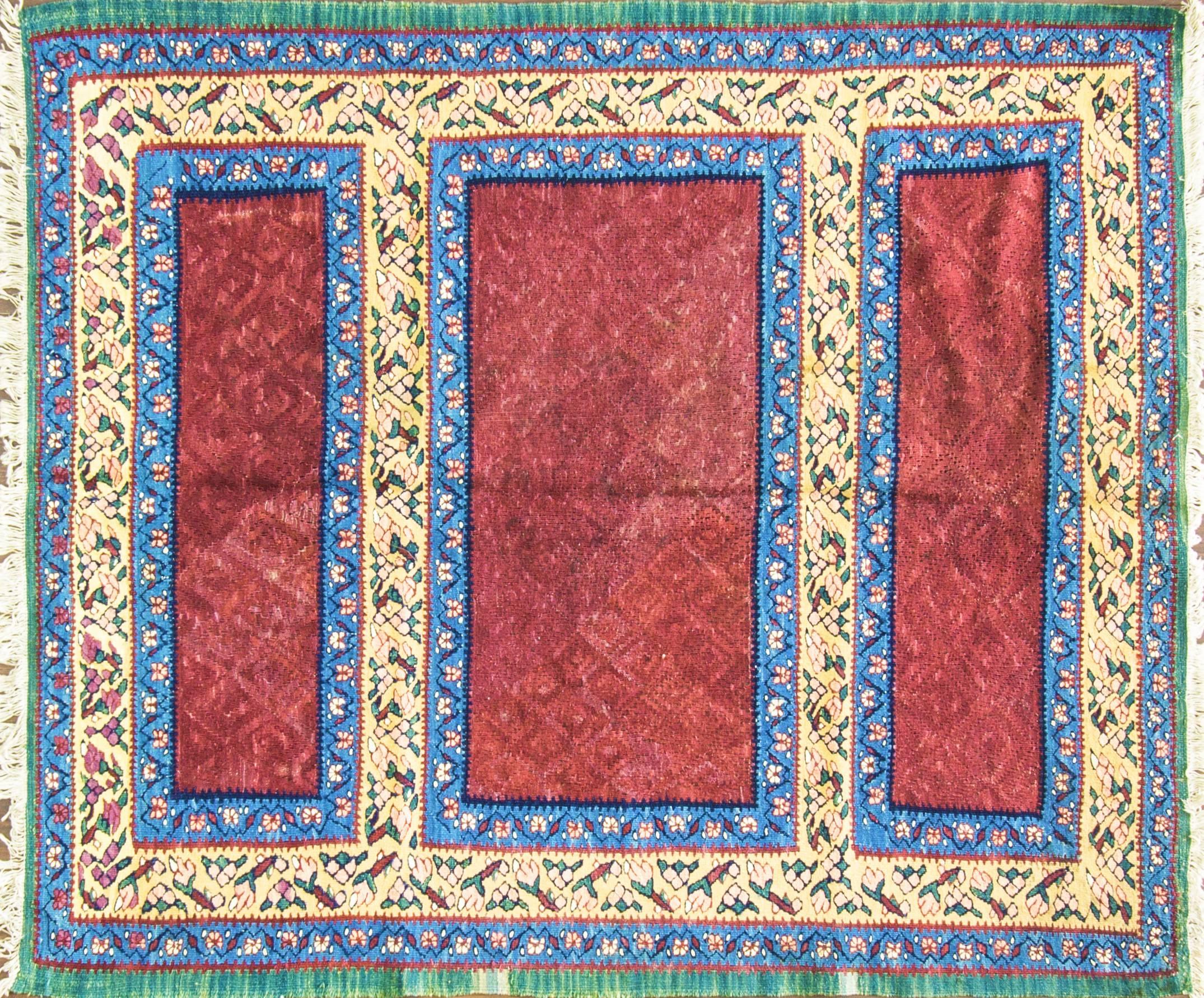 Senneh Rugs, produced in Northwest Persia, are prized for their fne, delicate design and their distinctive, weaving technique. Sennehs come in a range all-over and medallion patterns, and consequently it is their weave rather than their design that