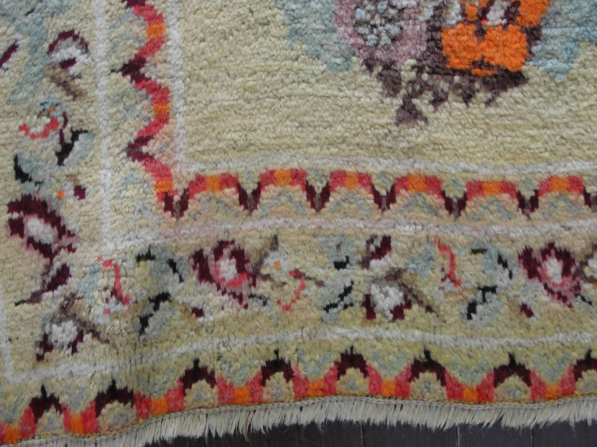  Antique Central Anatolia Oushak Rug In Excellent Condition For Sale In Evanston, IL