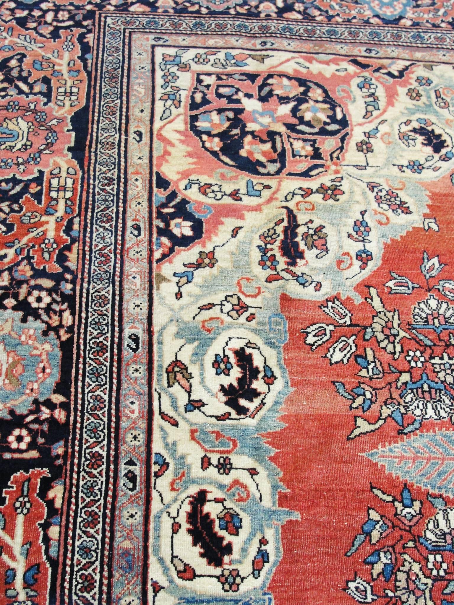  Antique Persian Feraghan Sarouk Carpet In Excellent Condition For Sale In Evanston, IL