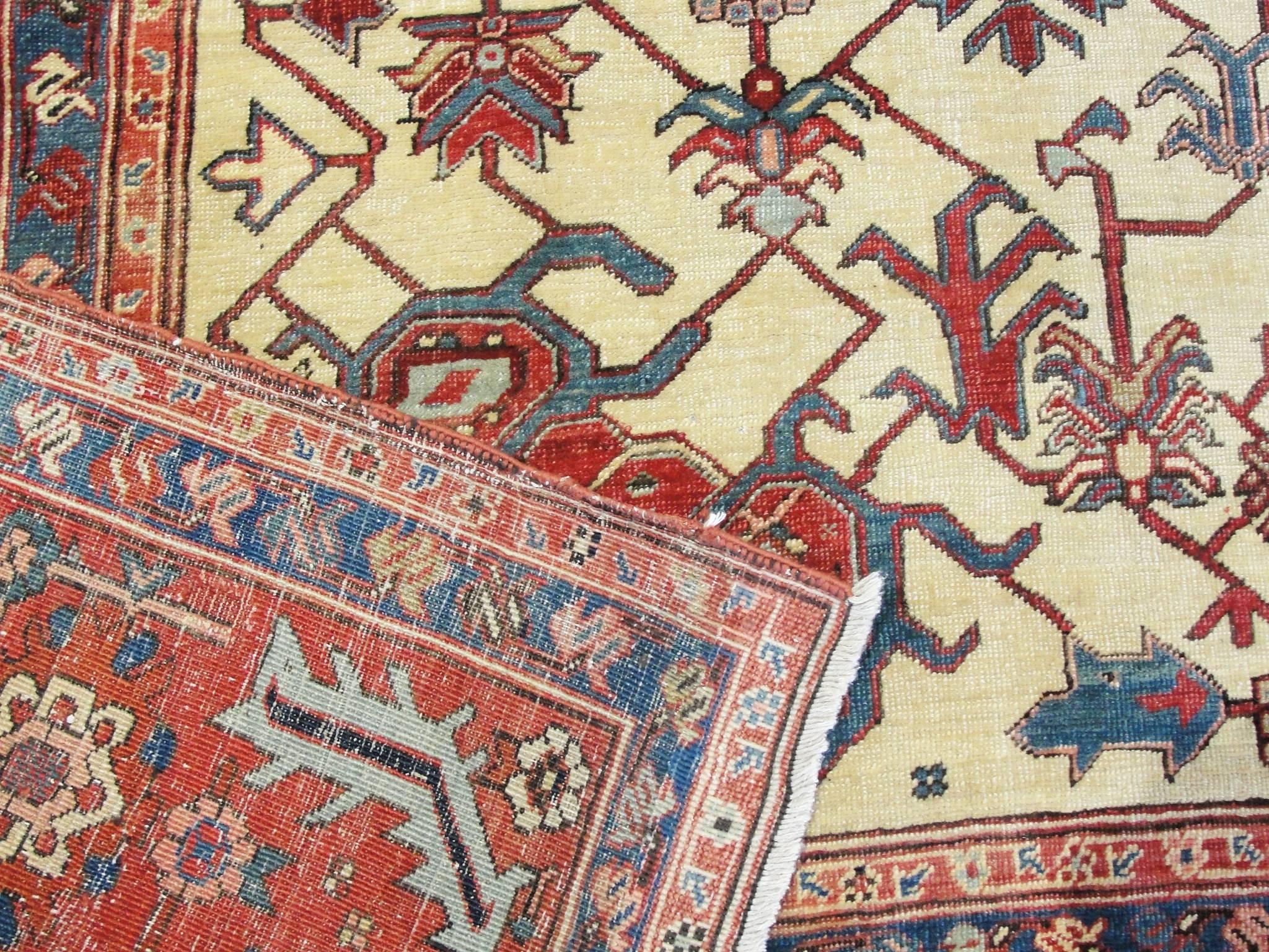 Perse Spectaculaire tapis Serapi ancien en vente
