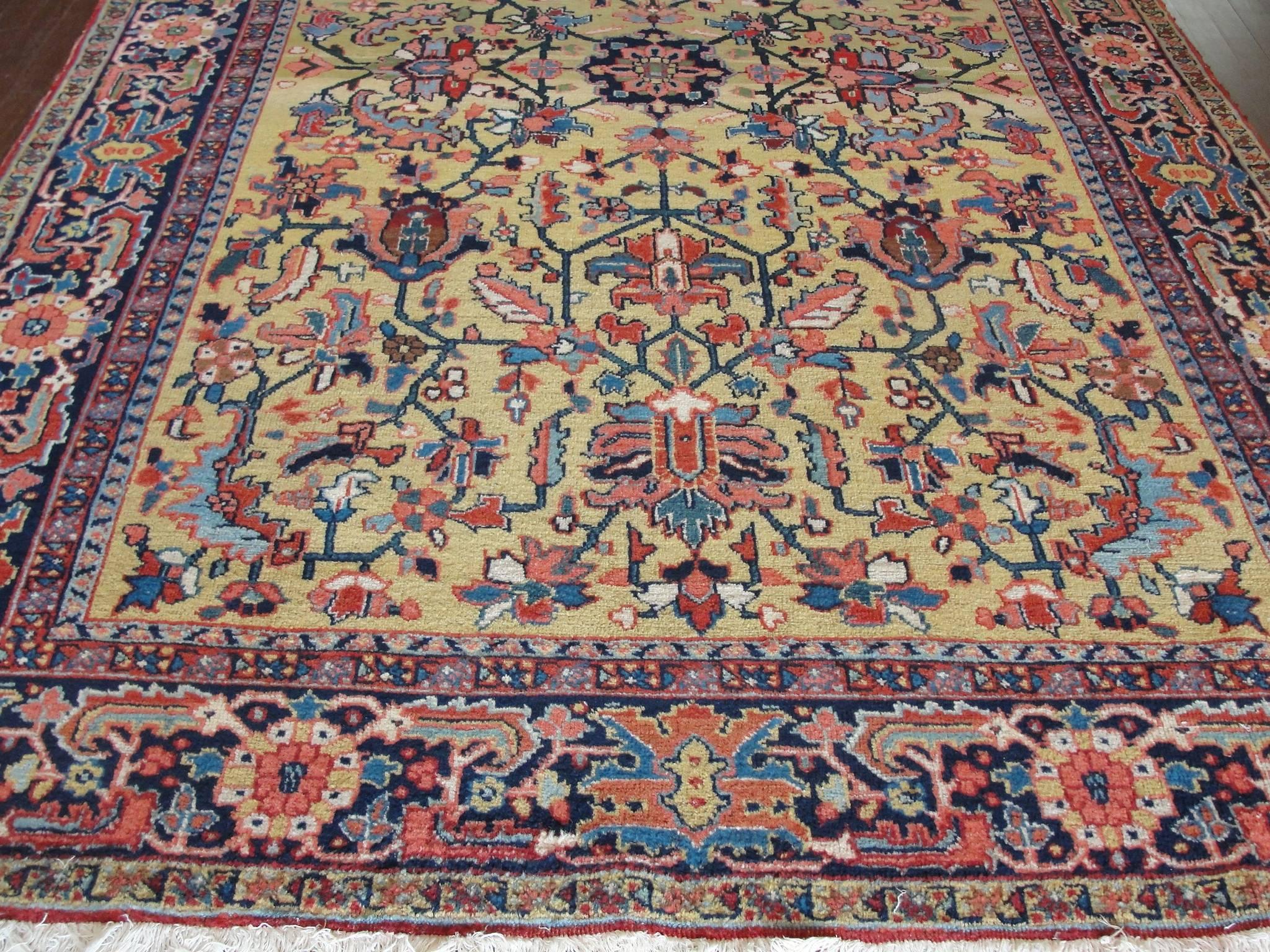 Gorgeous Antique Heriz Carpet 2