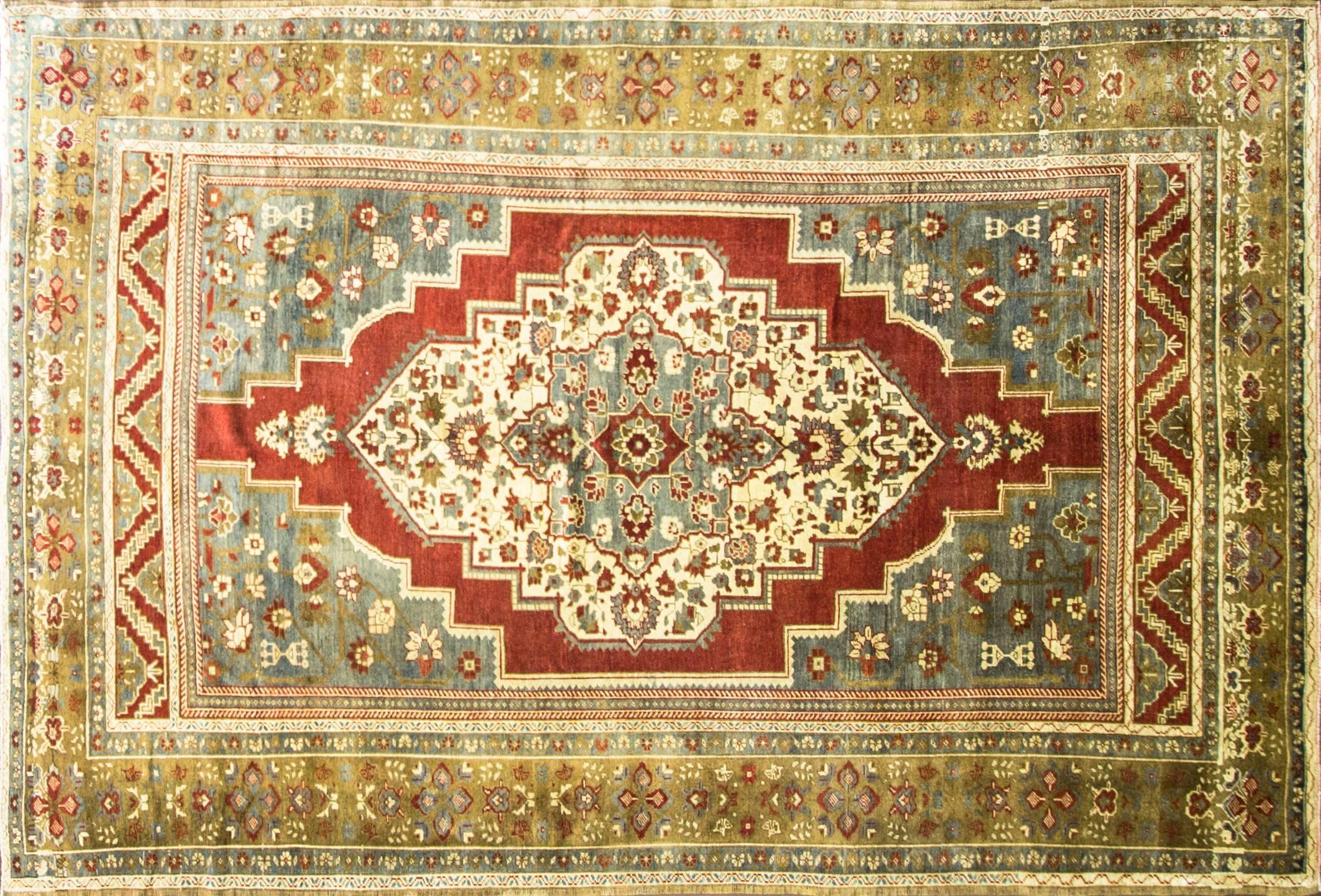 Fine weave and wool quality.
Ushak rugs have been in production since the 15th century with superb wools and natural dyes. Unlike other Turkish rugs, Ushak rugs influenced after Persian rugs and the woven with Ghiordies knots and all double