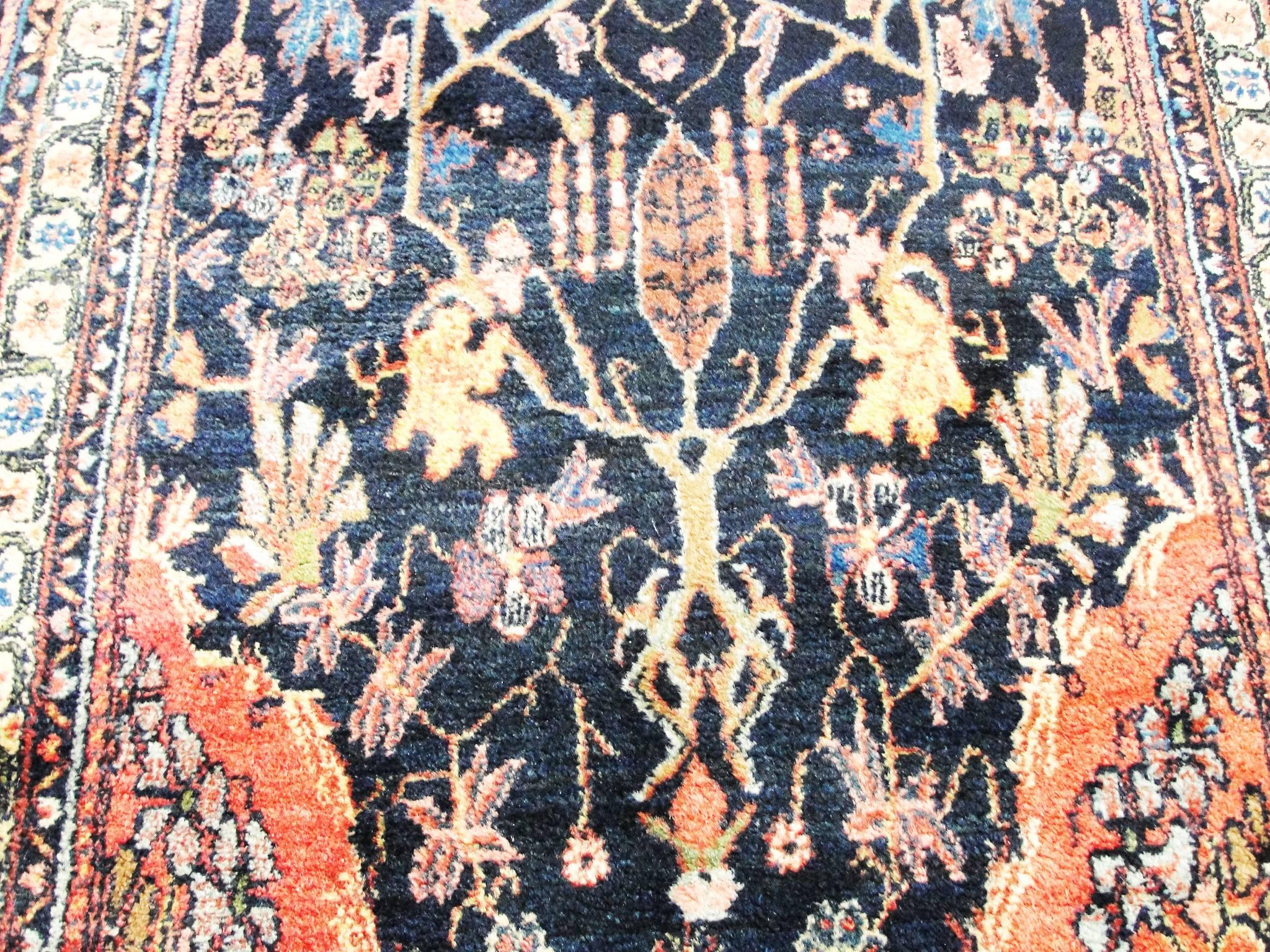 Antiker persischer Bakhtiari-Läufer, 1,83 m x 1,83 m (Wolle) im Angebot