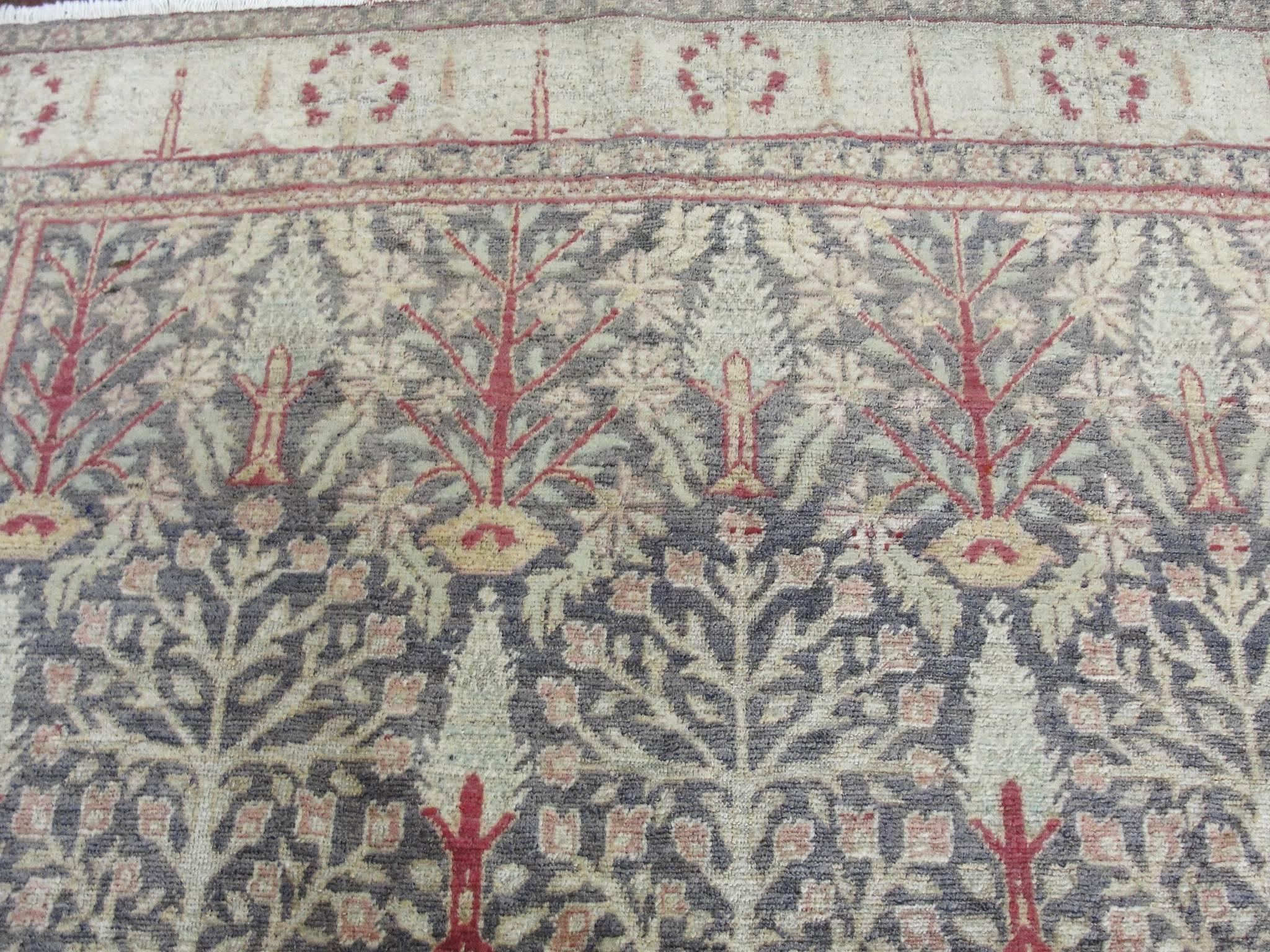 Antique Sivas Turkish Rug In Excellent Condition In Evanston, IL