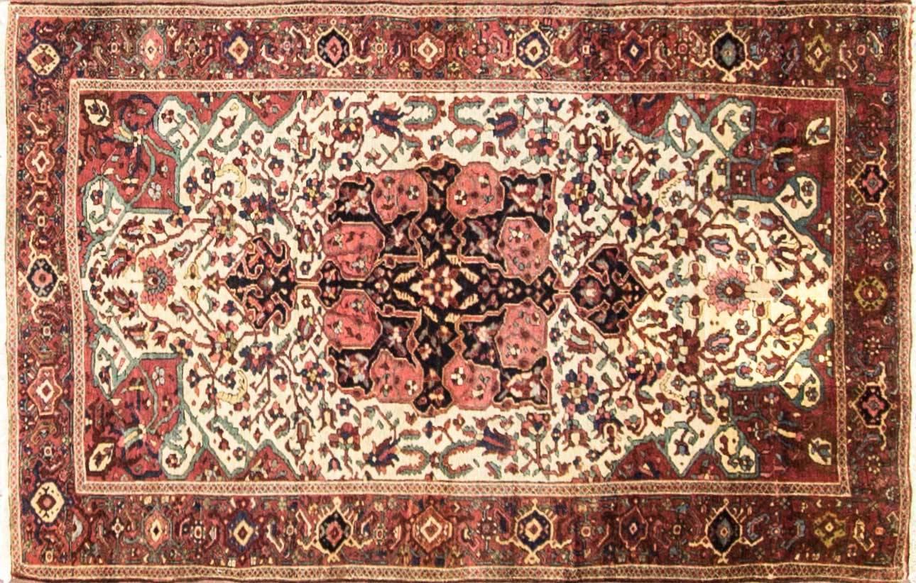 The Feraghan district area have a long history of rug and carpet weaving in the 19th century, many British companies opened oriental carpet factories and began to produce fine Persian Feraghan rugs and carpets for export to Europe. Antique Feraghan