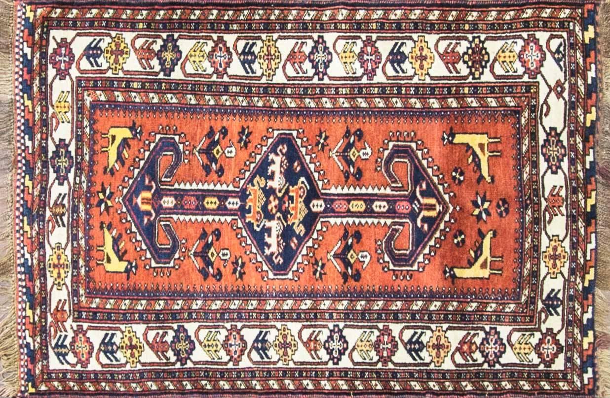 Ghashghai carpets consist of a hexagon or diamond with four projecting hooks inside of a hooked diamond. Some Ghashghai pieces have the Hebatlu design (Hebatlu is the name of one of the one of the smaller Ghashghai tribes) and it consists of