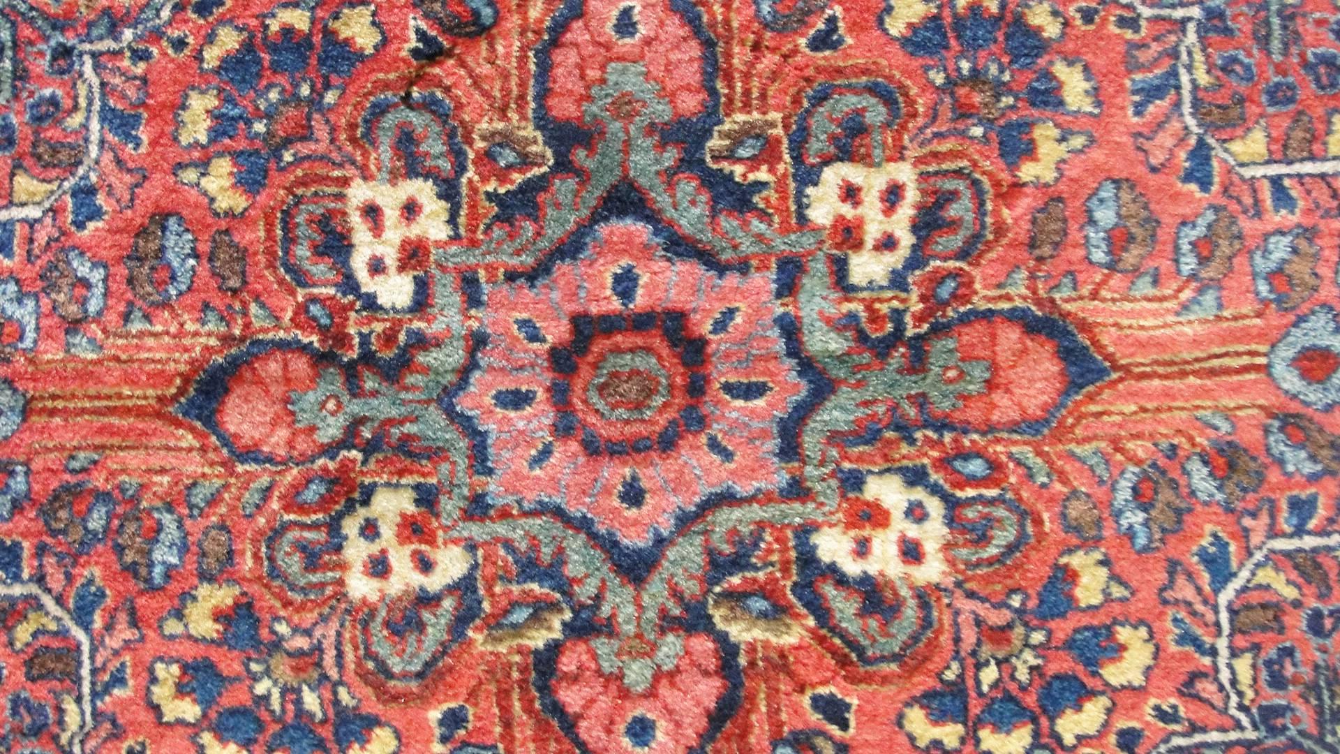 Antiker persischer Sarouk-Teppich, um 1920 im Zustand „Hervorragend“ im Angebot in Evanston, IL