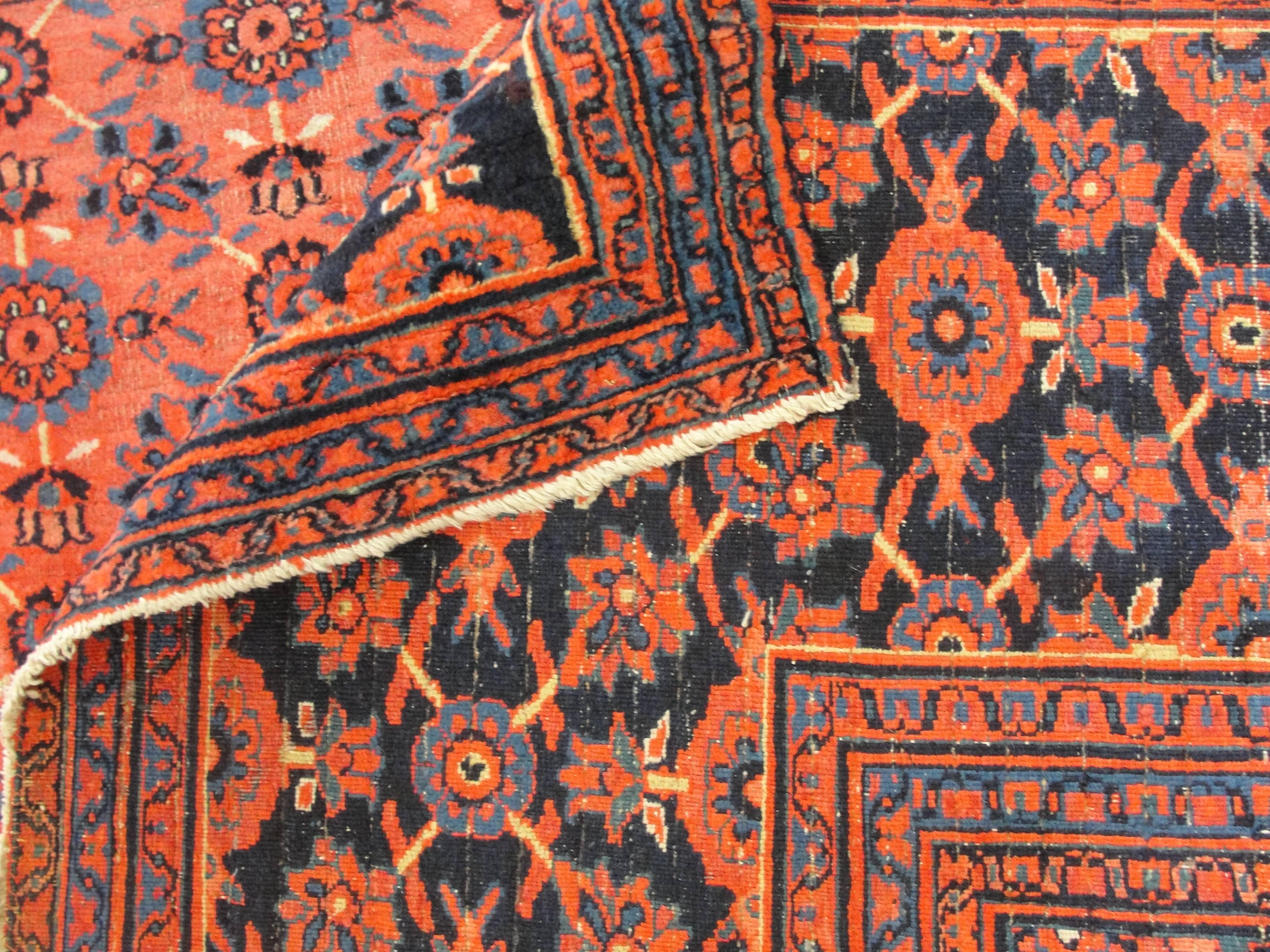  Antique Persian Dorosch/ Serapi Design Carpet In Excellent Condition In Evanston, IL