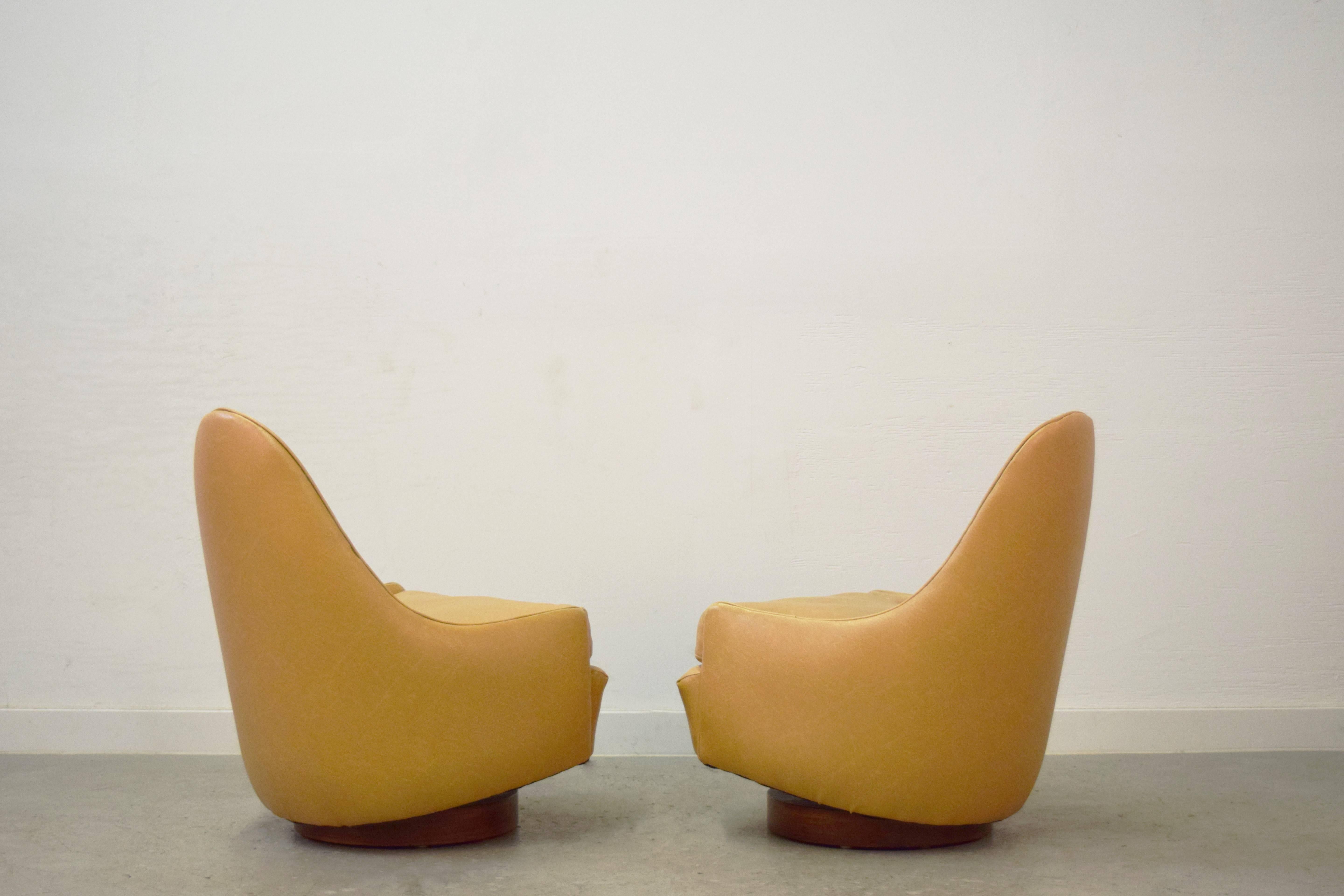 American Pair of Petite Swivel Slipper Lounge Chairs by Milo Baughman
