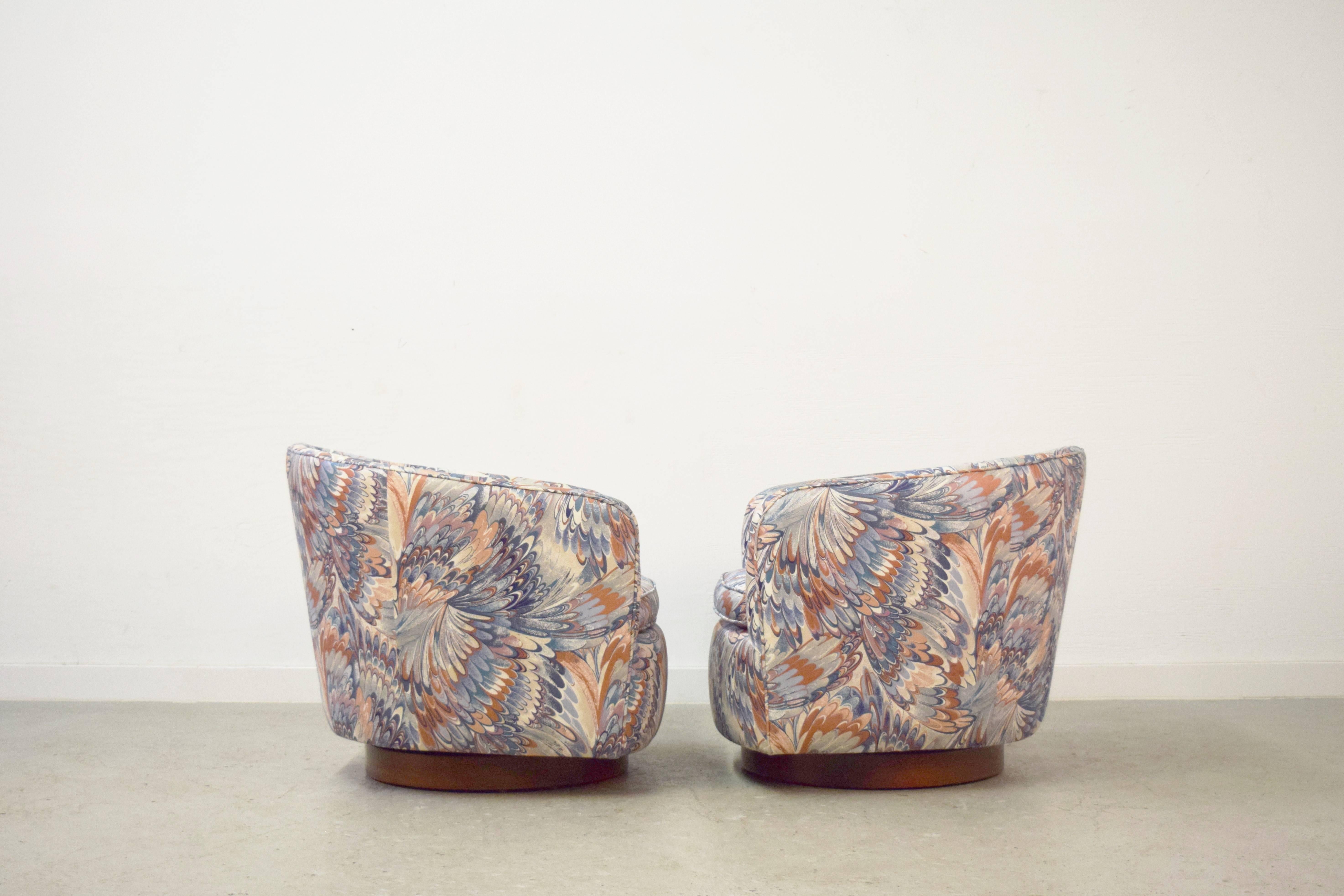 Mid-Century Modern Pair of Milo Baughman Swivel Lounge Chairs