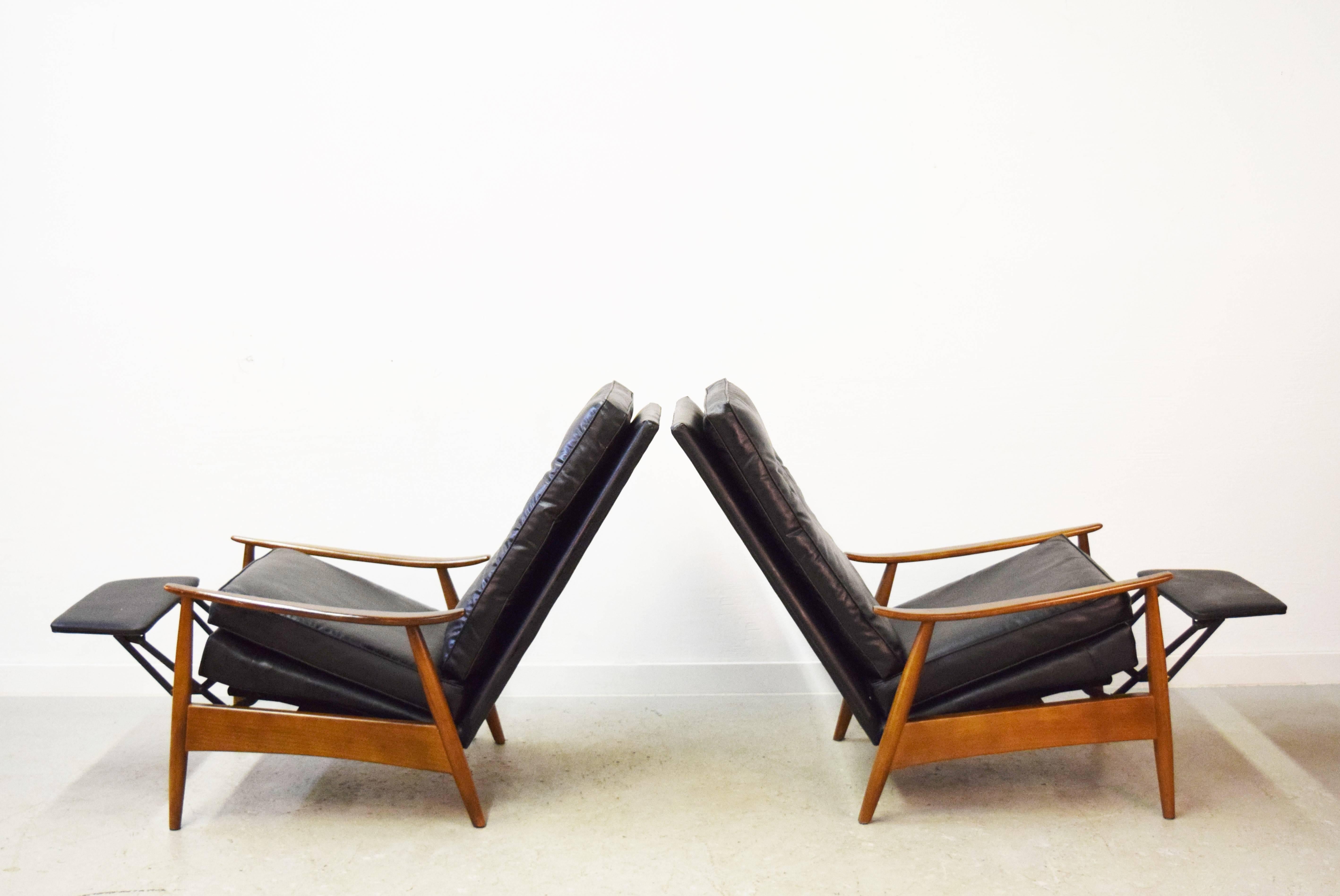 Mid-Century Modern Pair of Milo Baughman Recliner Lounge Chairs