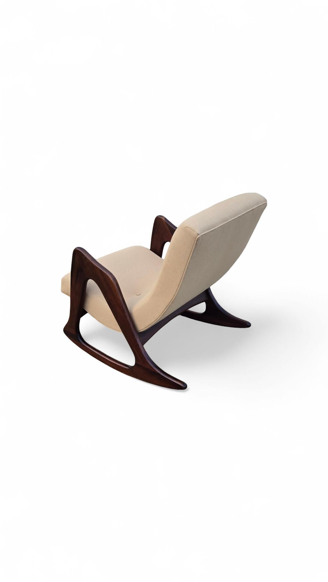 Fauteuil à bascule Adrian Pearsall pour Craft Associates en vente 1