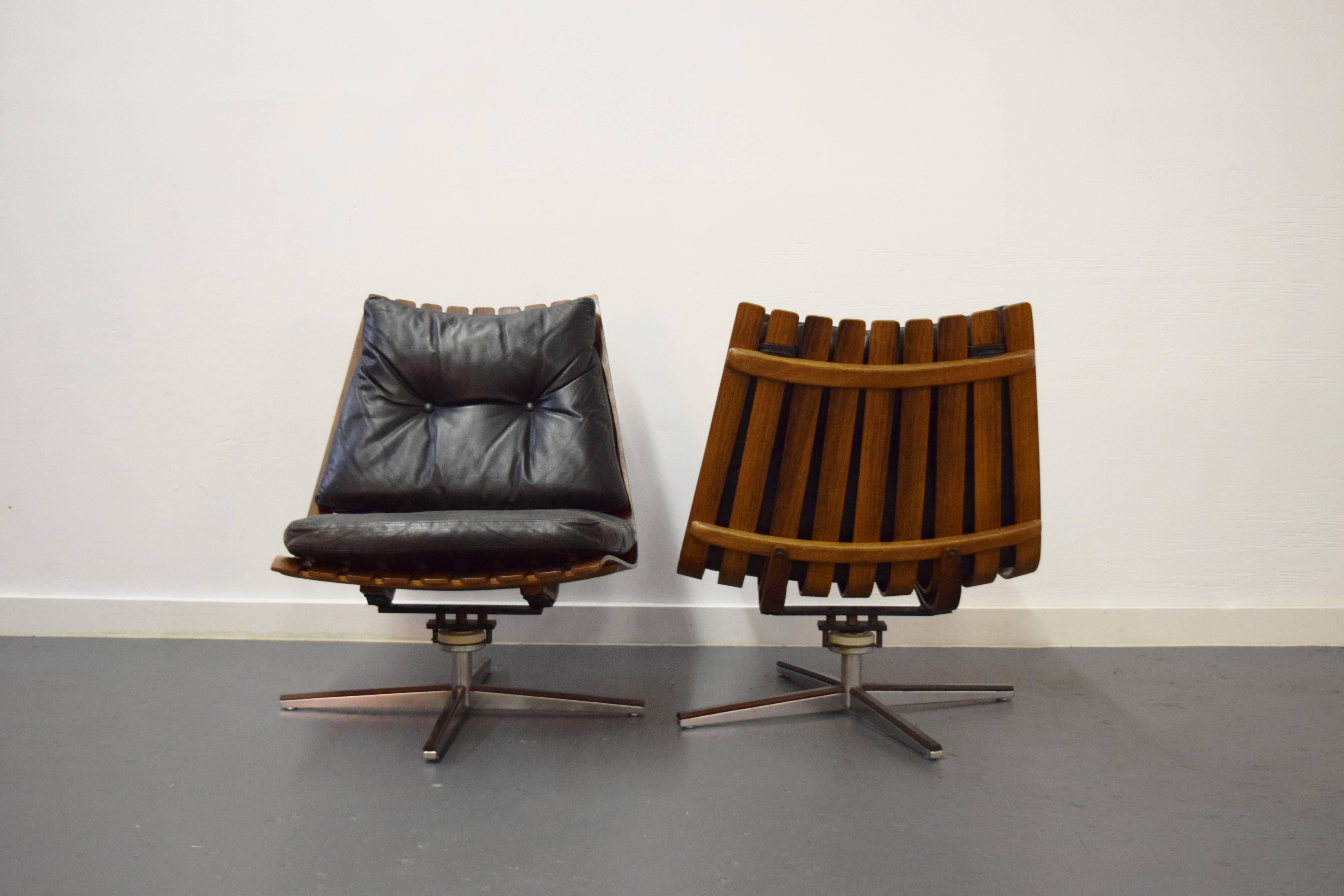 Pair of Hans Brattrud Rosewood Swivel Lounge Chairs In Good Condition In Middlesex, NJ