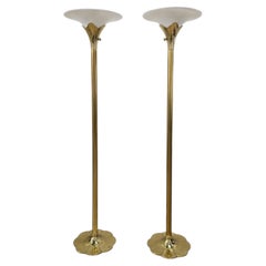 Pareja de lámparas de pie vintage Stiffel Brass Tulip Torchiere