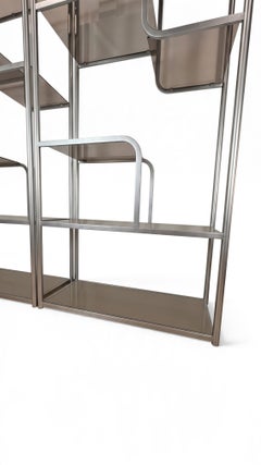 Coppia di étagère in cromo e vetro fumé del Design Institute of America
