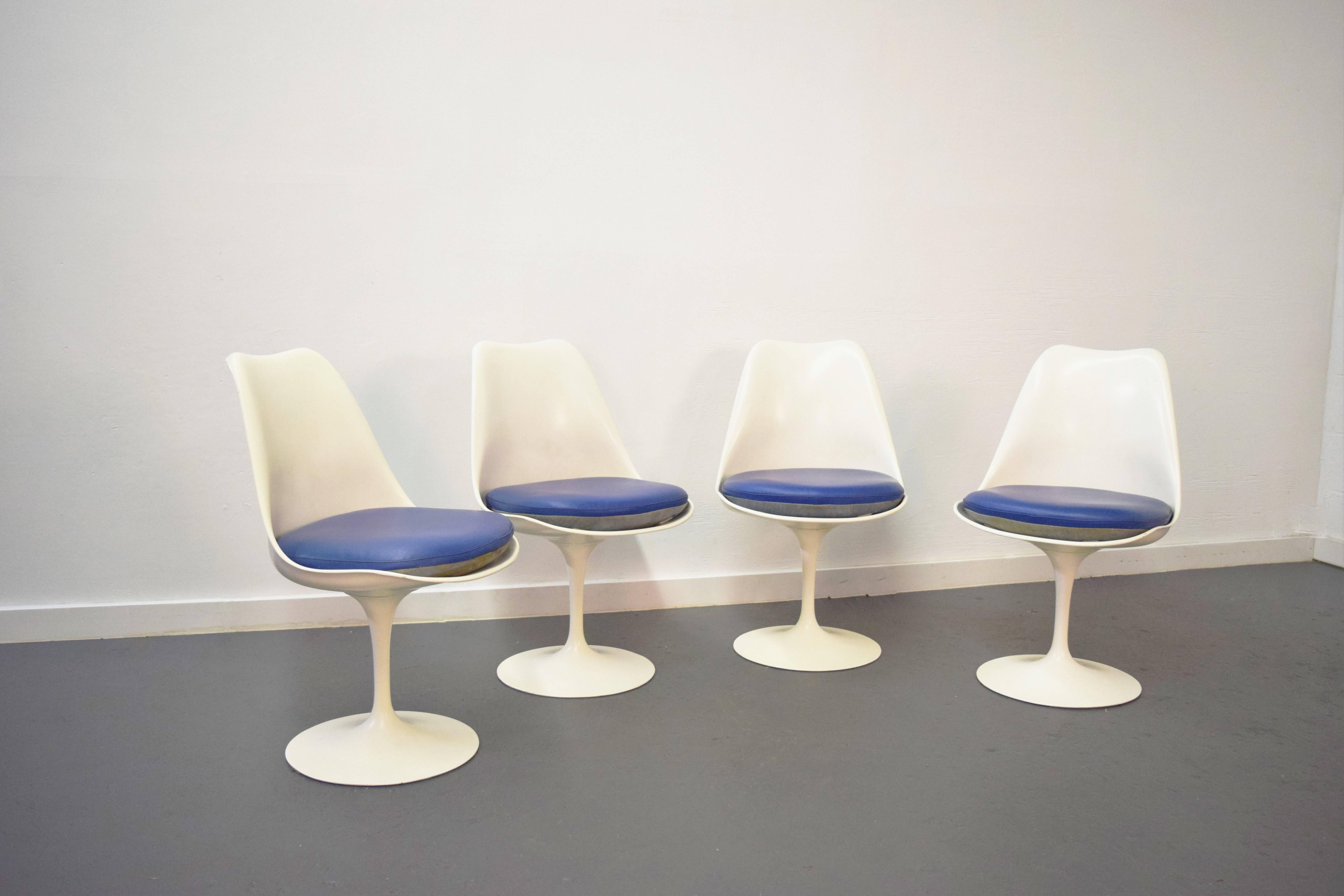 Mid-Century Modern Set of Four Eero Saarinen for Knoll Tulip Chairs
